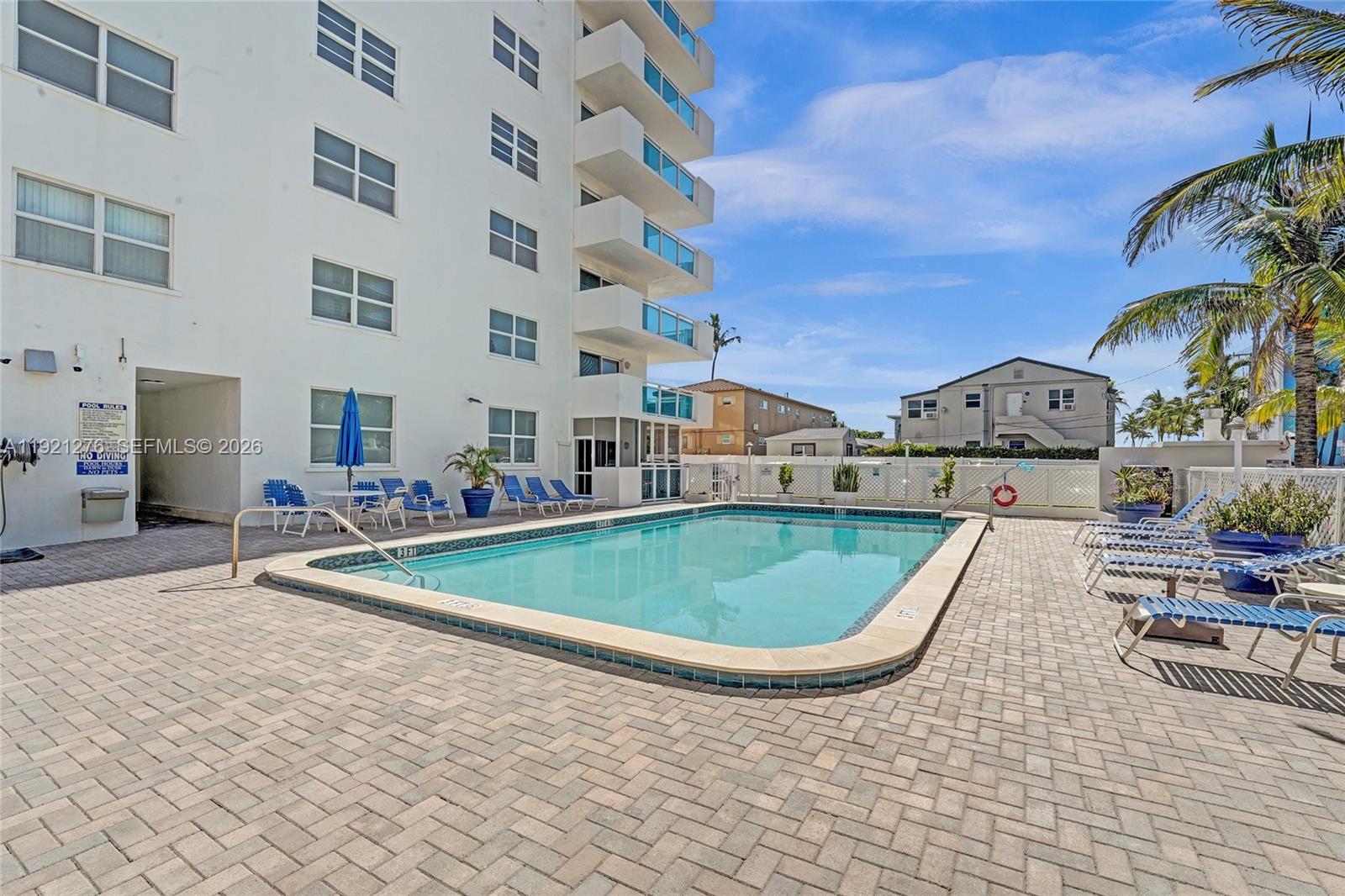 WELLINGTON TOWERS CONDO - Residential