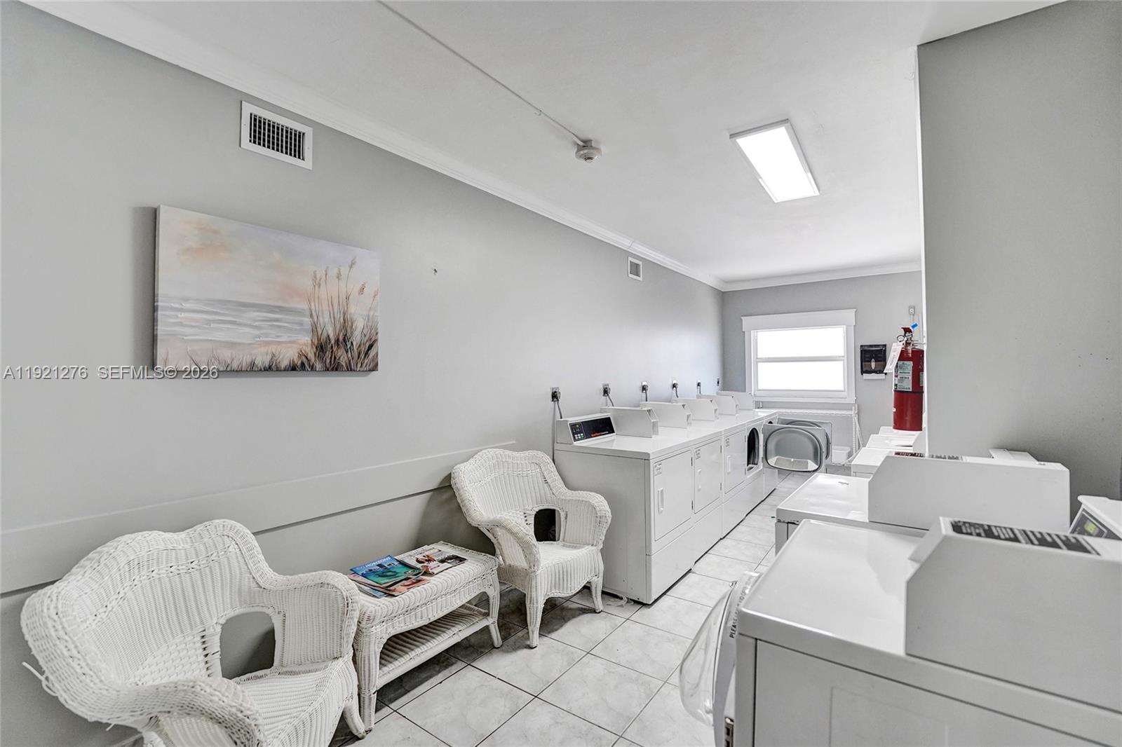 WELLINGTON TOWERS CONDO - Residential