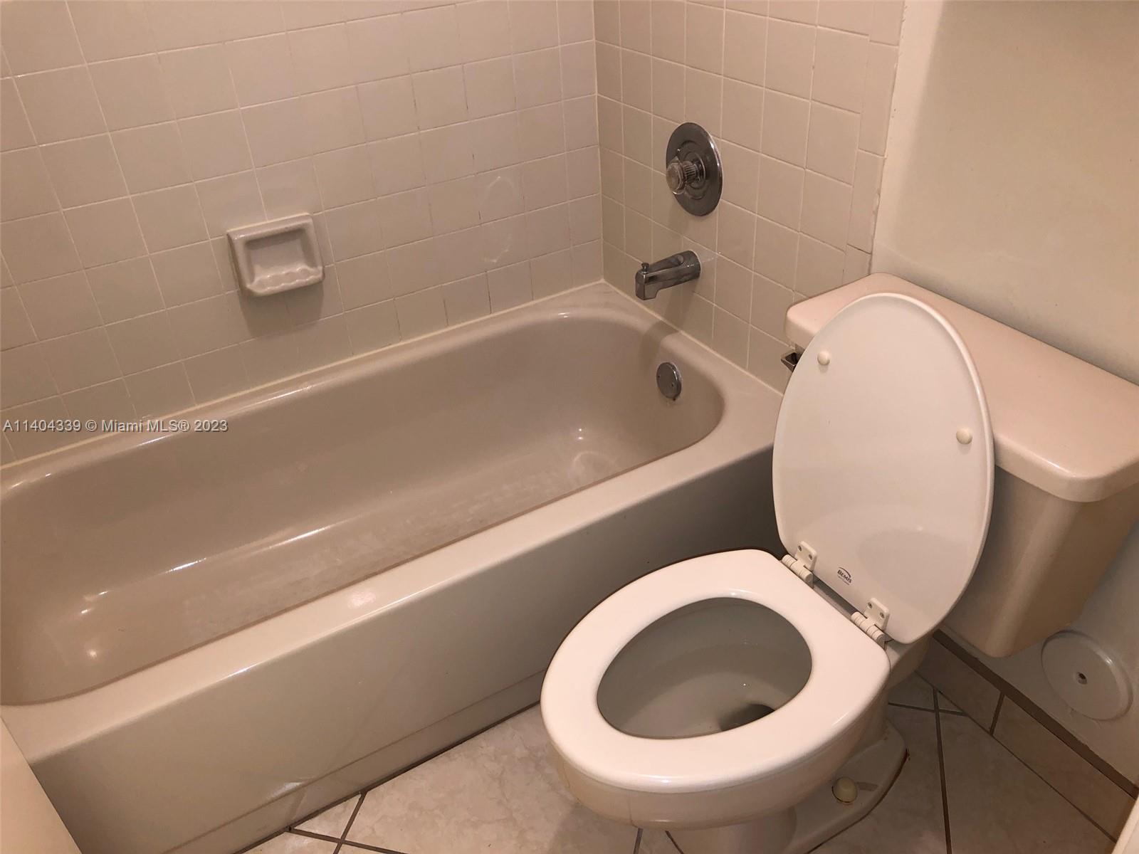 KENLAND WALK CONDO III - Residential Lease