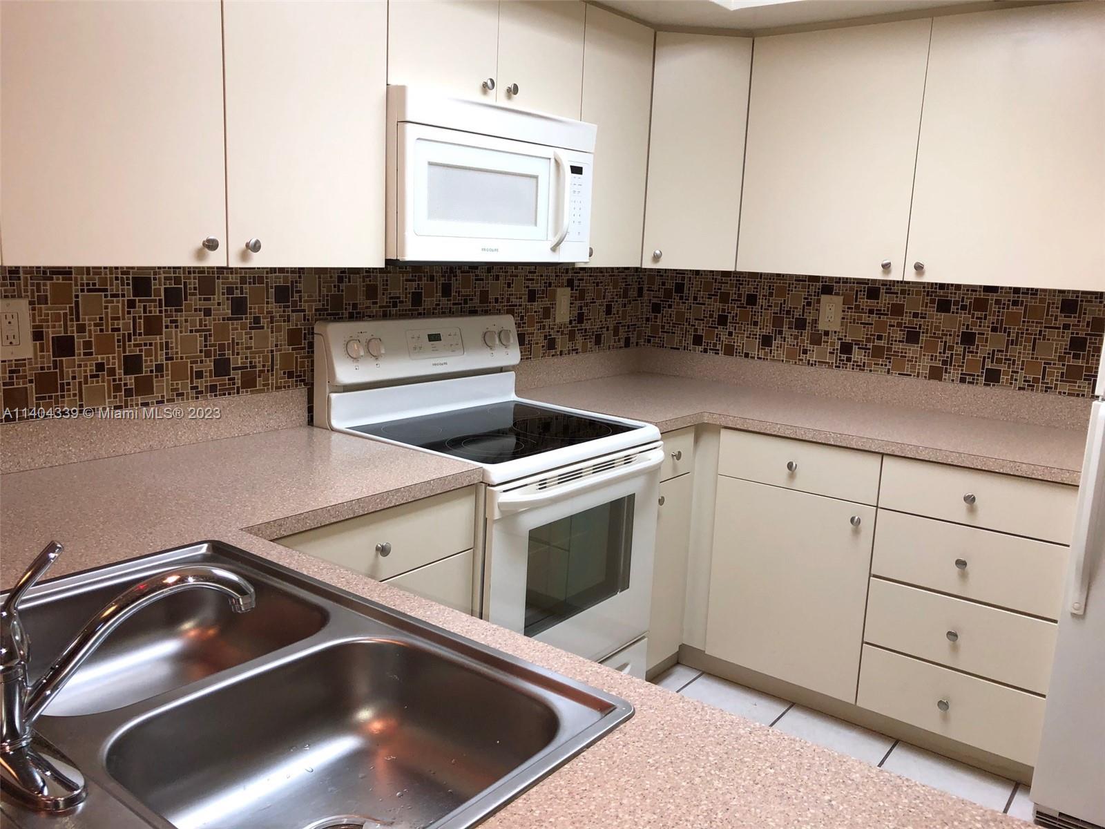 KENLAND WALK CONDO III - Residential Lease