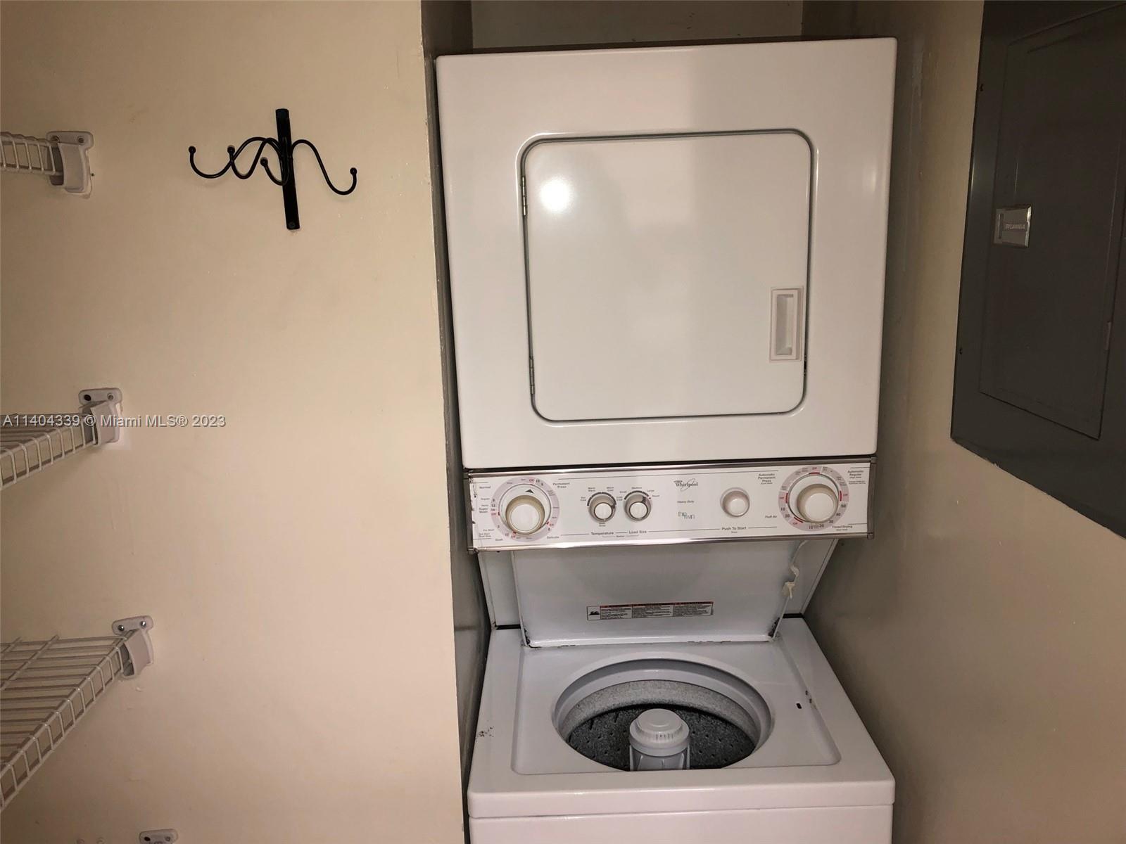 KENLAND WALK CONDO III - Residential Lease