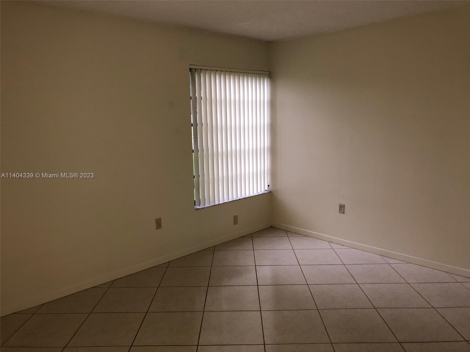 KENLAND WALK CONDO III - Residential Lease