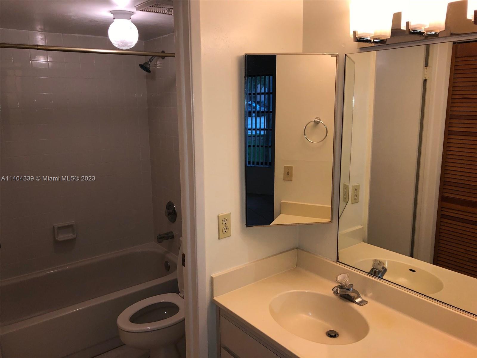 KENLAND WALK CONDO III - Residential Lease