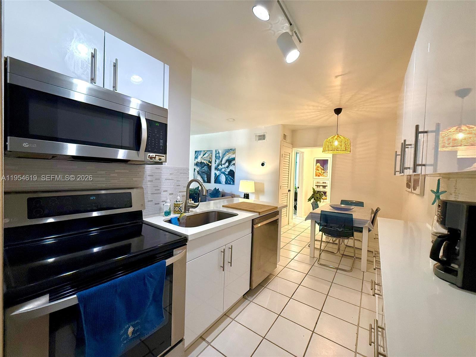 WATERWAY @ HOLLYWOOD BEAC - Residential