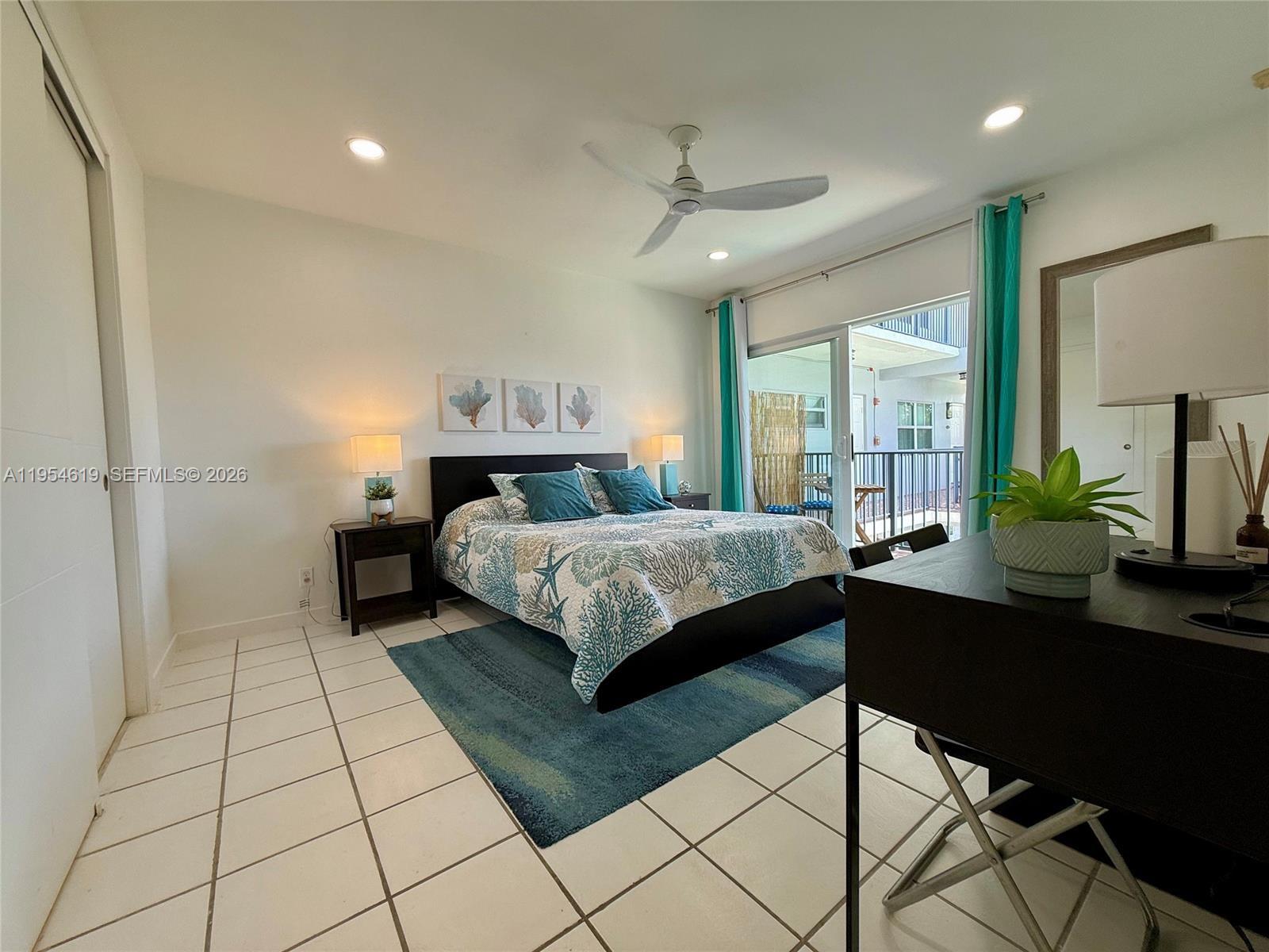 WATERWAY @ HOLLYWOOD BEAC - Residential