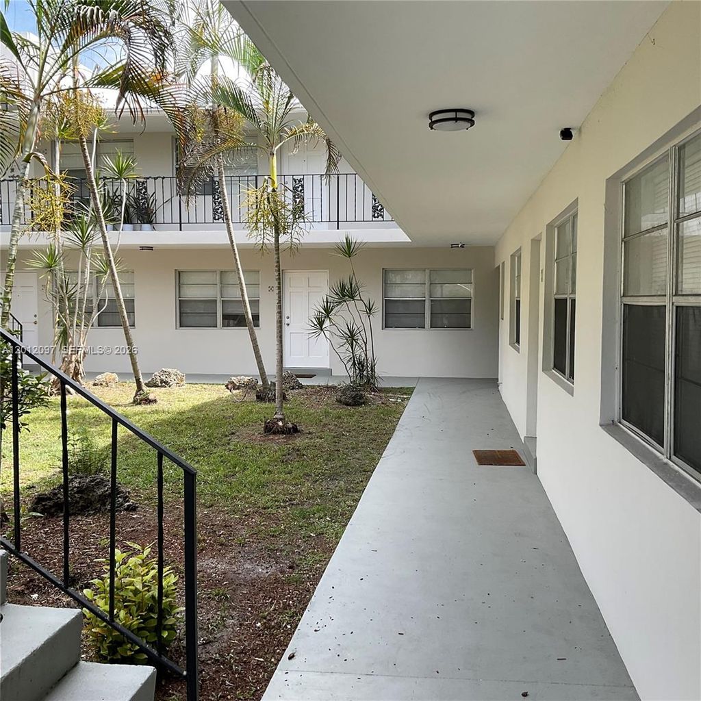 Photo of 510 SE 9th St #5, Fort Lauderdale, FL 33316 (MLS # A12012097)