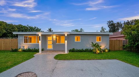 Photo of 139 NW 12th Ave, Delray Beach, FL 33444 (MLS # A12017508)