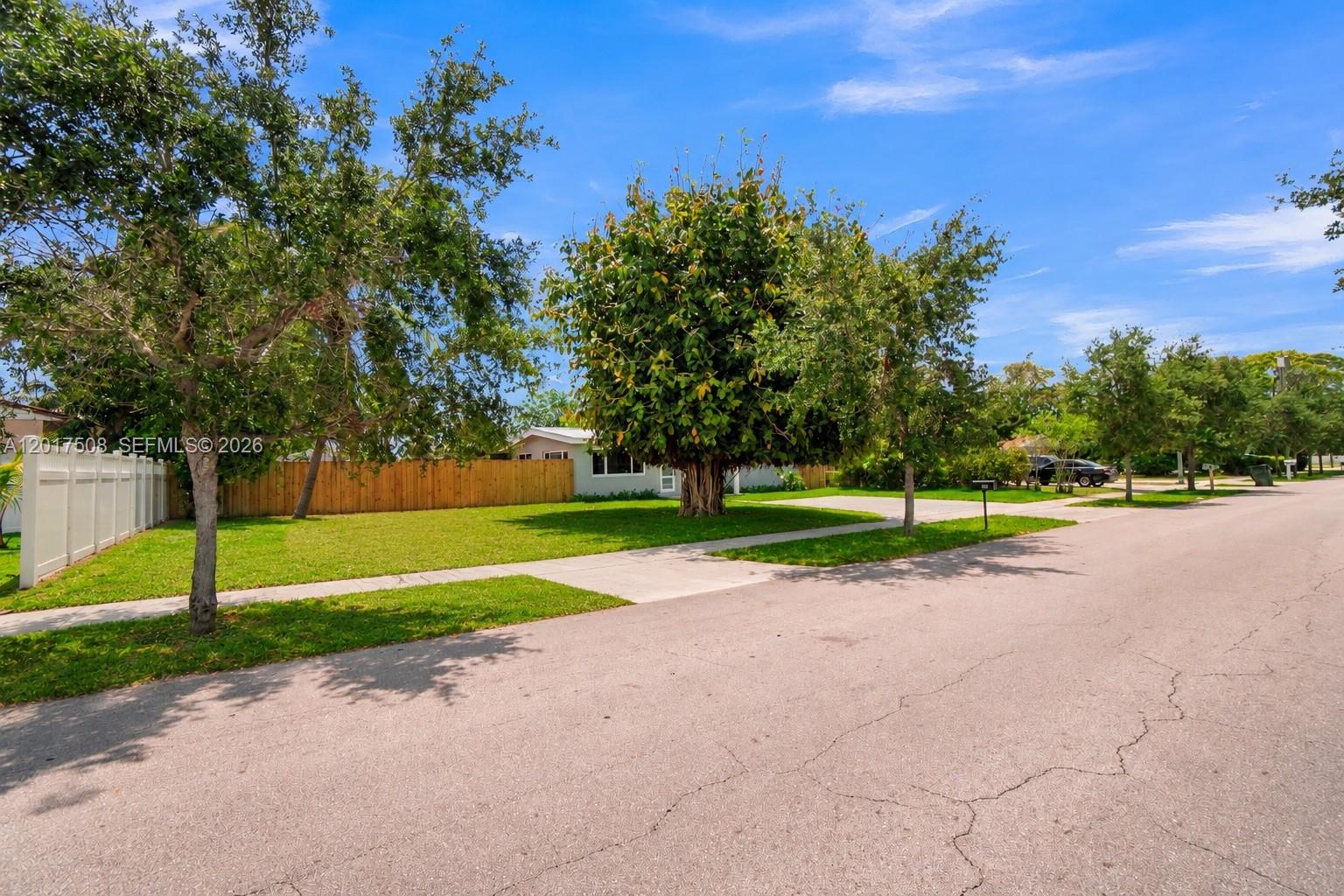 PINE CREST SUB DELRAY - Residential