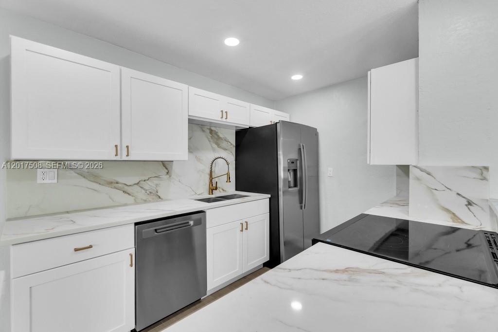 PINE CREST SUB DELRAY - Residential