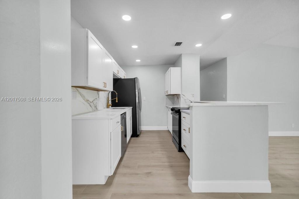 PINE CREST SUB DELRAY - Residential