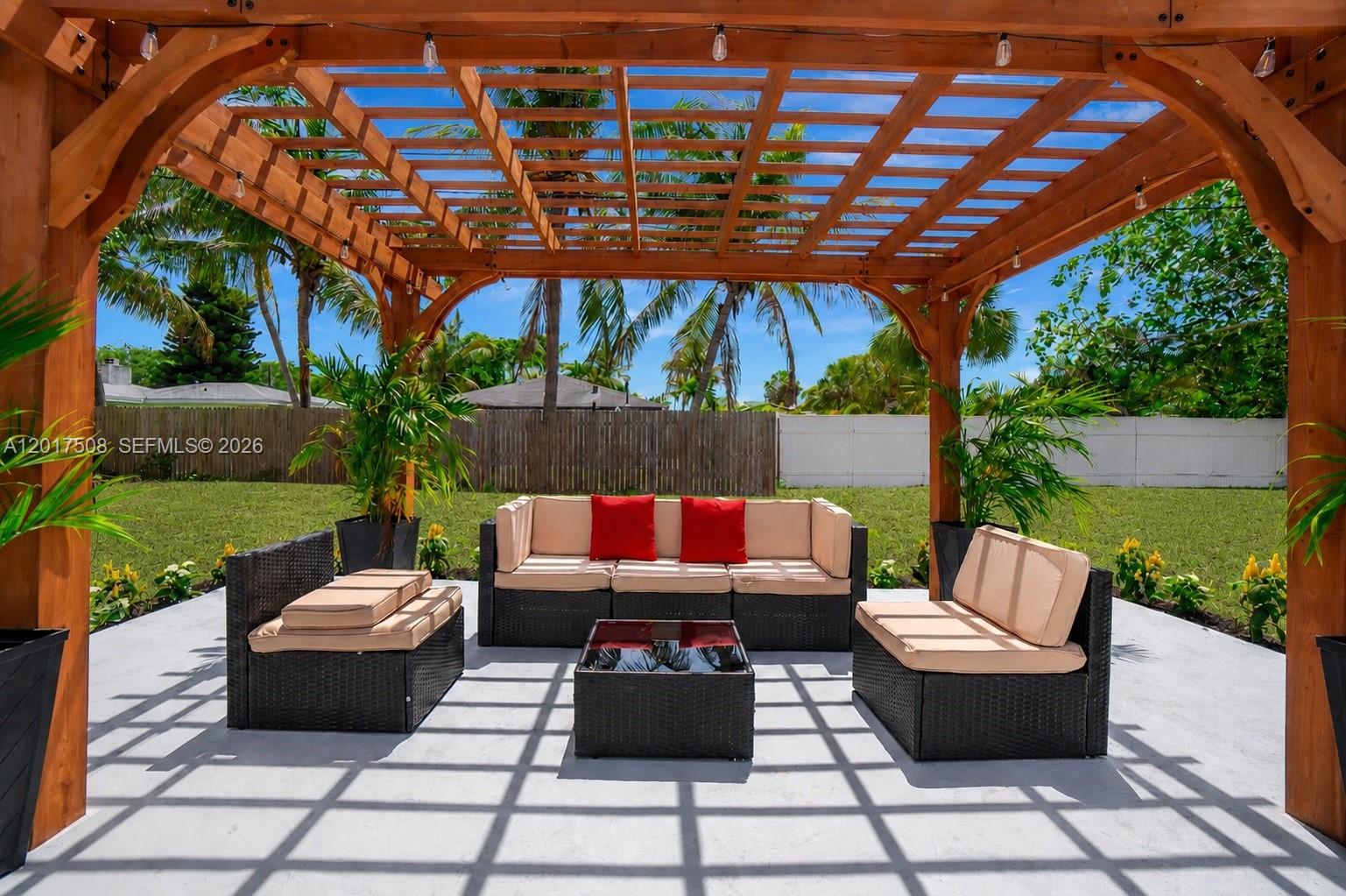 PINE CREST SUB DELRAY - Residential