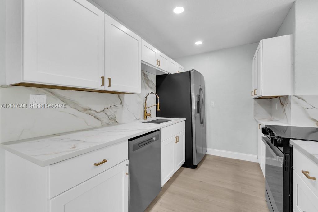 PINE CREST SUB DELRAY - Residential