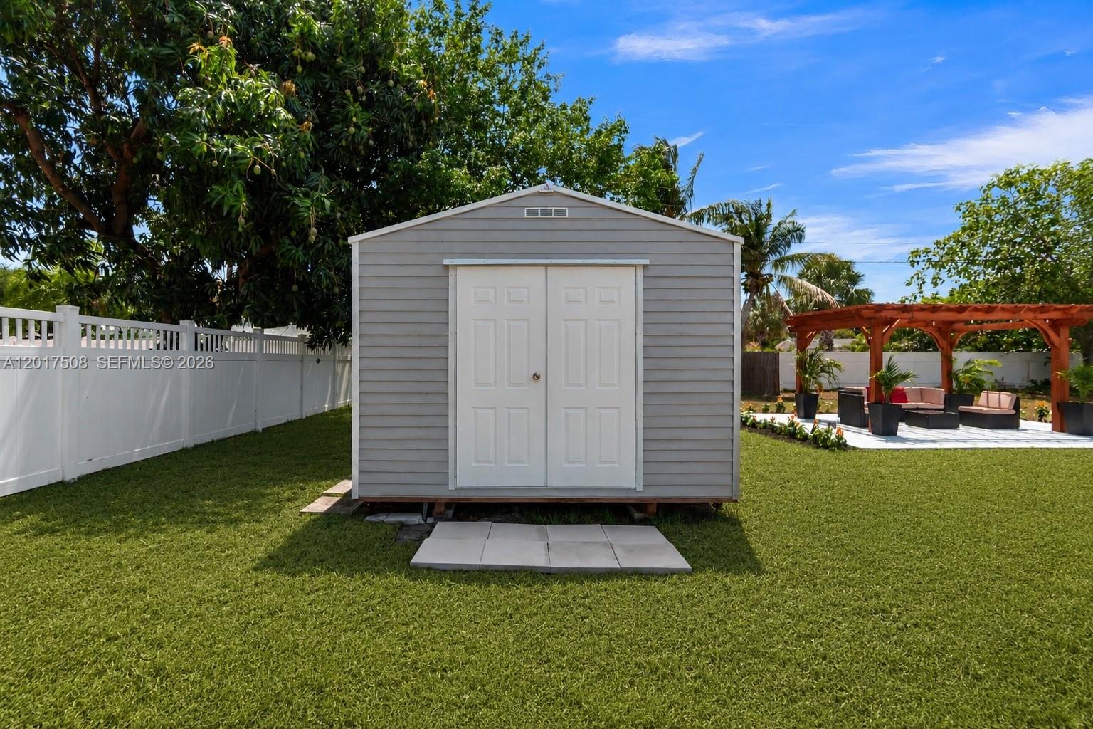 PINE CREST SUB DELRAY - Residential