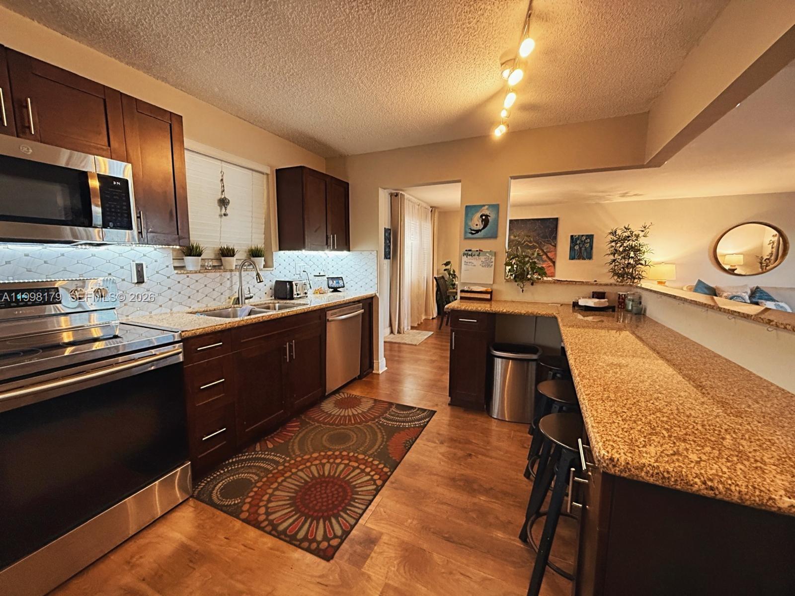 SUMMERTREE VILG CALIF CL - Residential Lease