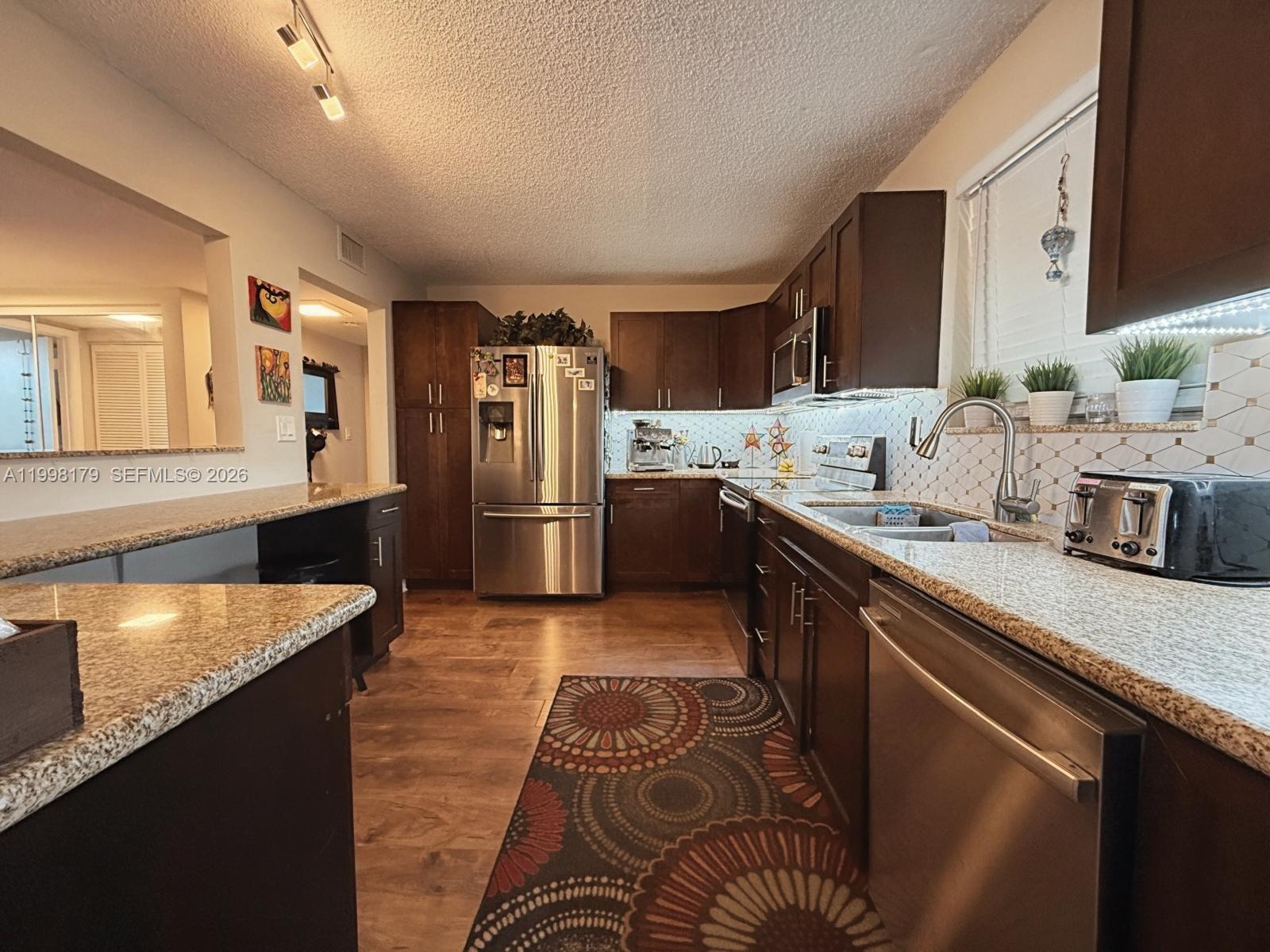 SUMMERTREE VILG CALIF CL - Residential Lease