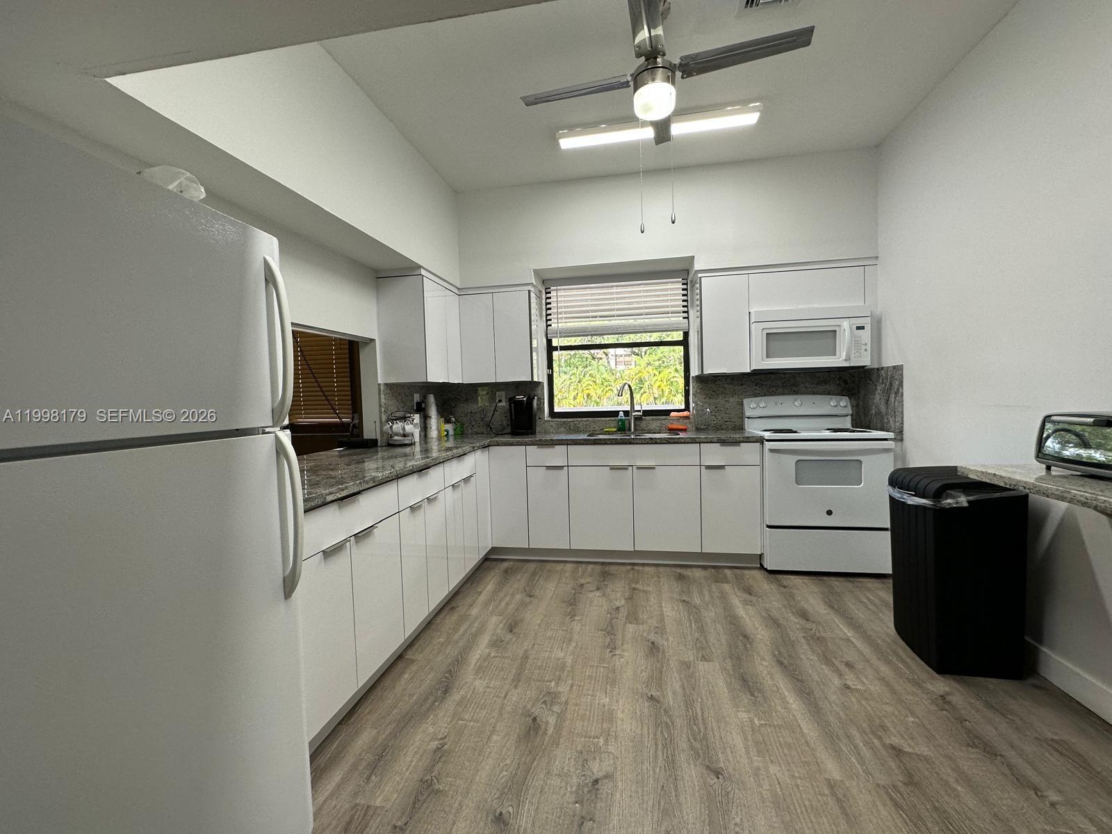 SUMMERTREE VILG CALIF CL - Residential Lease