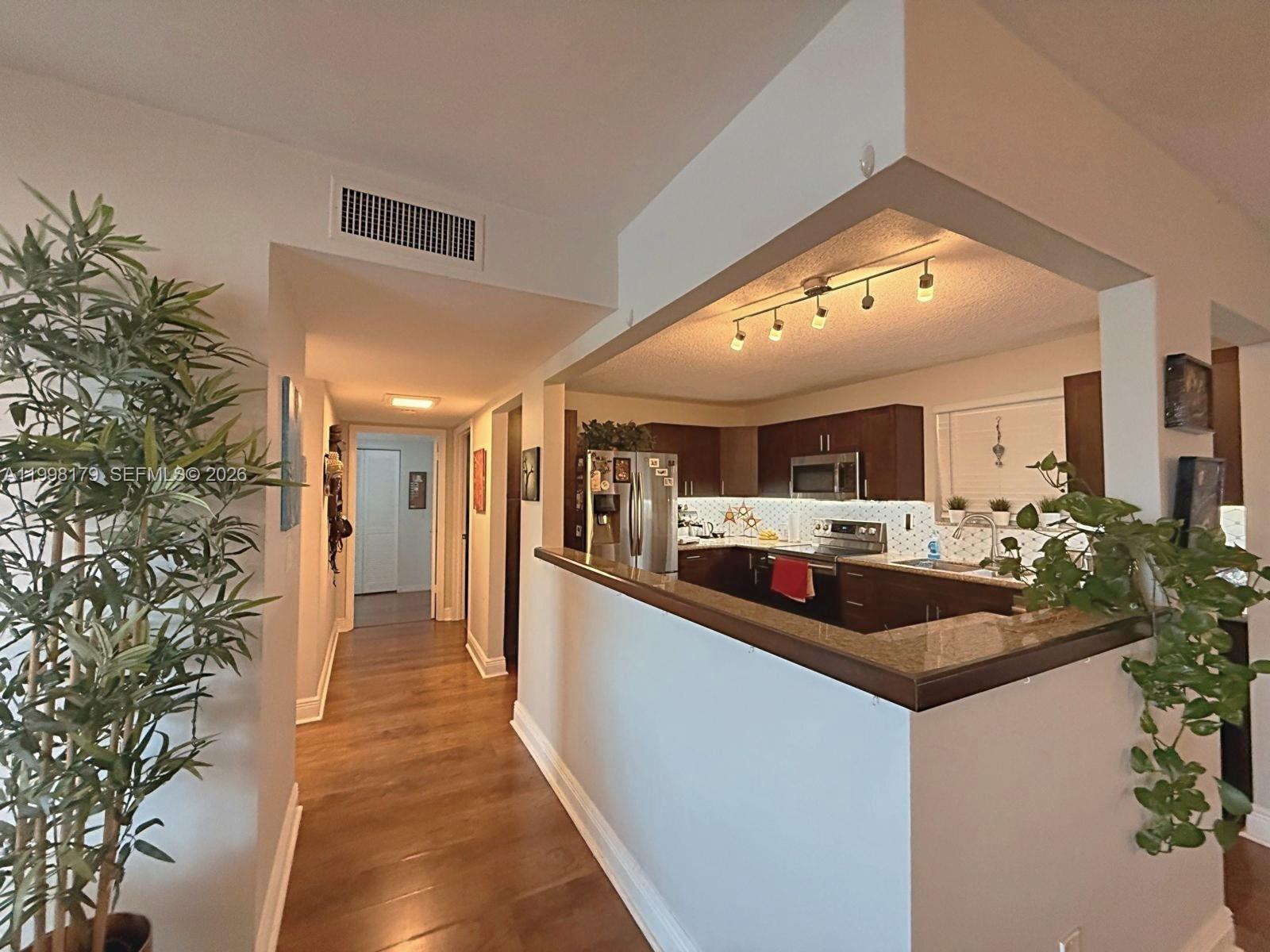 SUMMERTREE VILG CALIF CL - Residential Lease