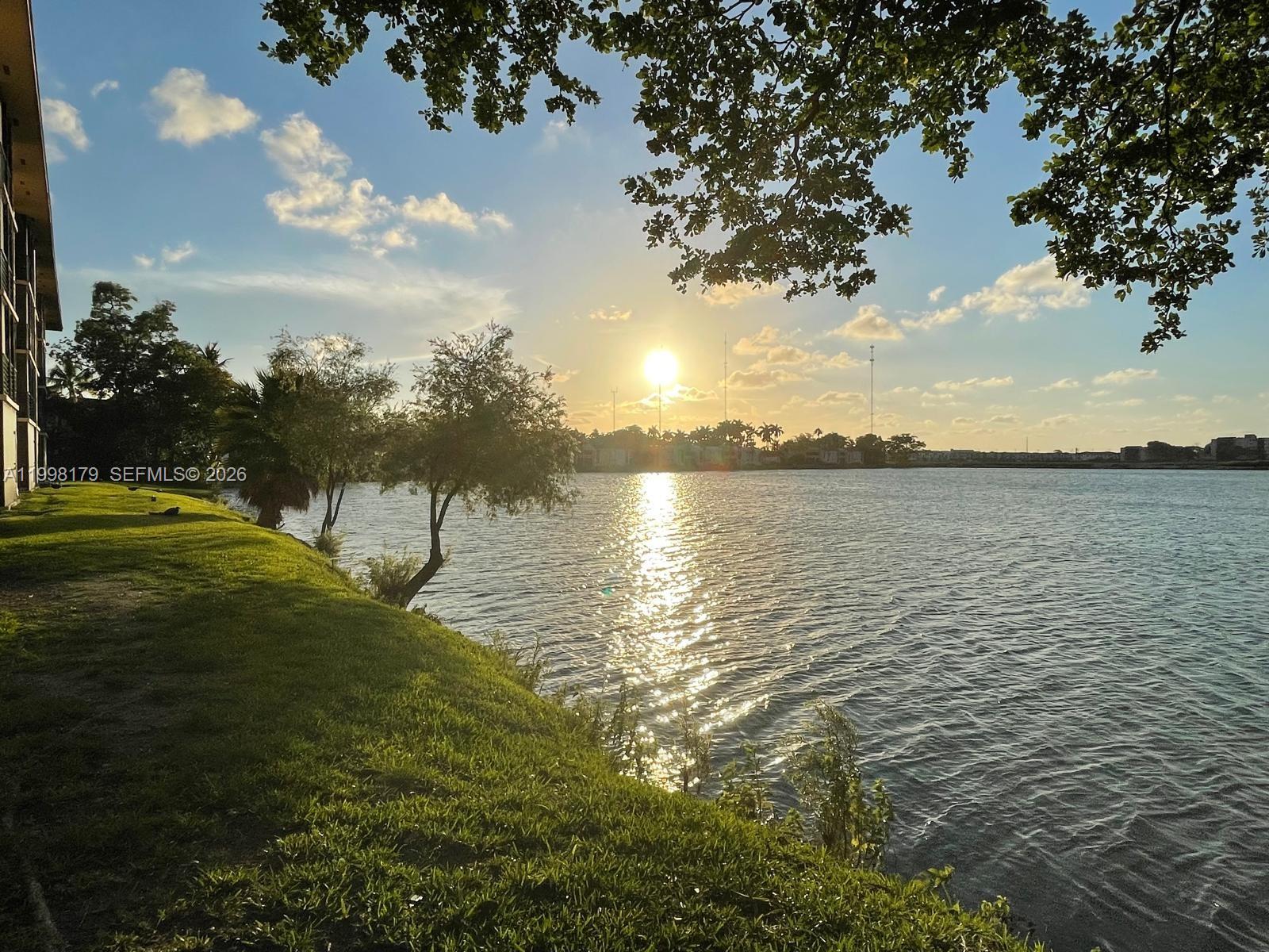 SUMMERTREE VILG CALIF CL - Residential Lease