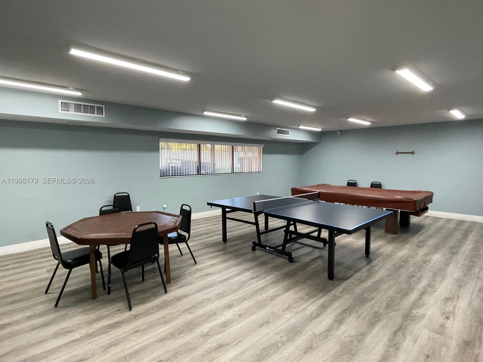 SUMMERTREE VILG CALIF CL - Residential Lease