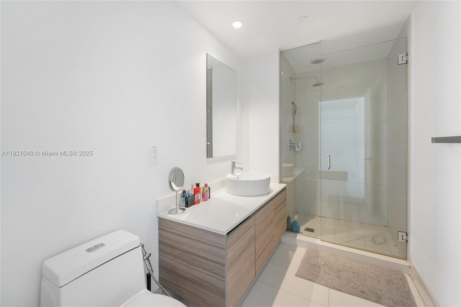 3401 MIDTOWN CONDO - Residential Lease