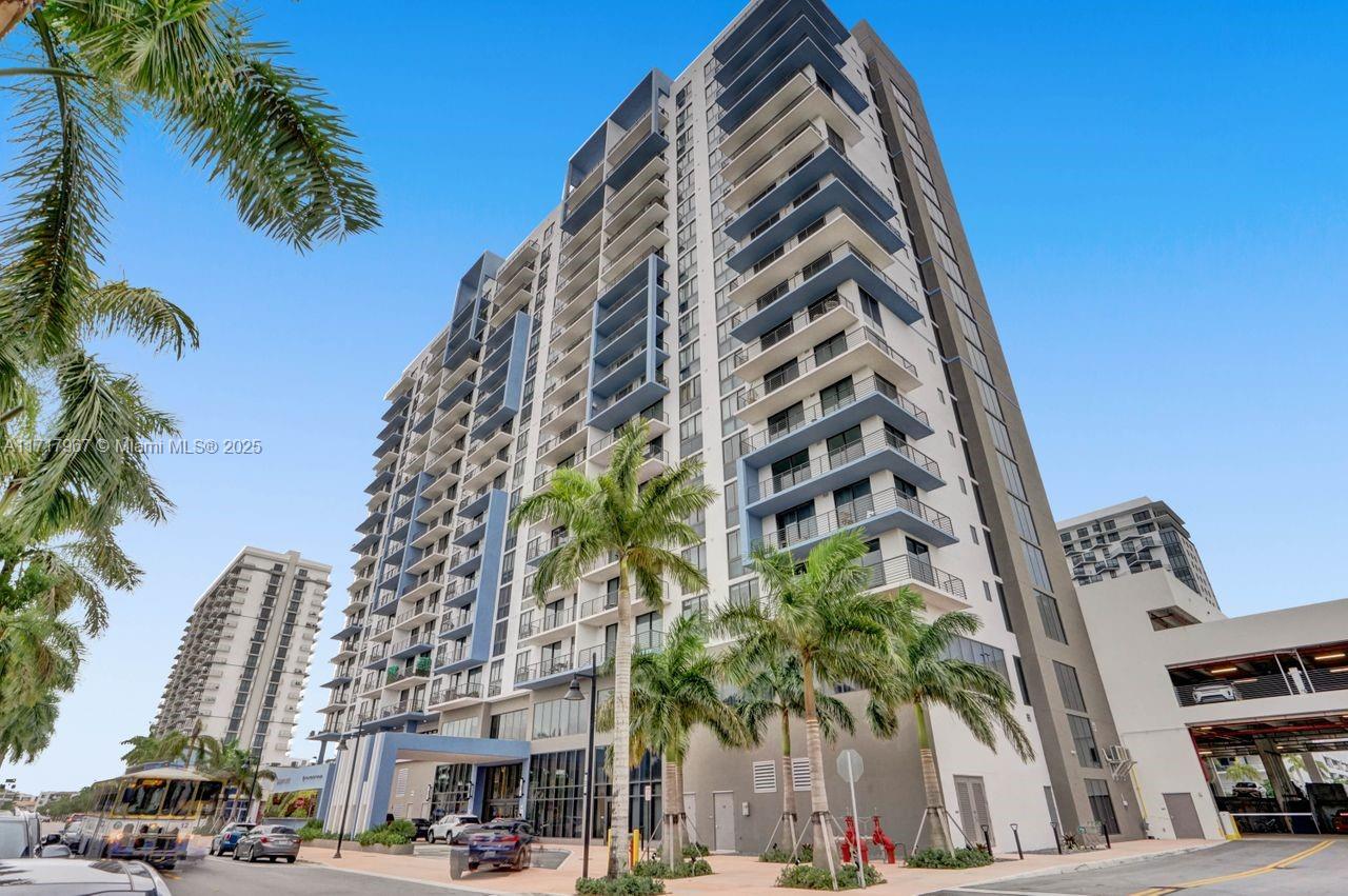 Property for Sale at 5350 Nw 84th Ave 901, Doral, Miami-Dade County, Florida - Bedrooms: 3 
Bathrooms: 3  - $730,000