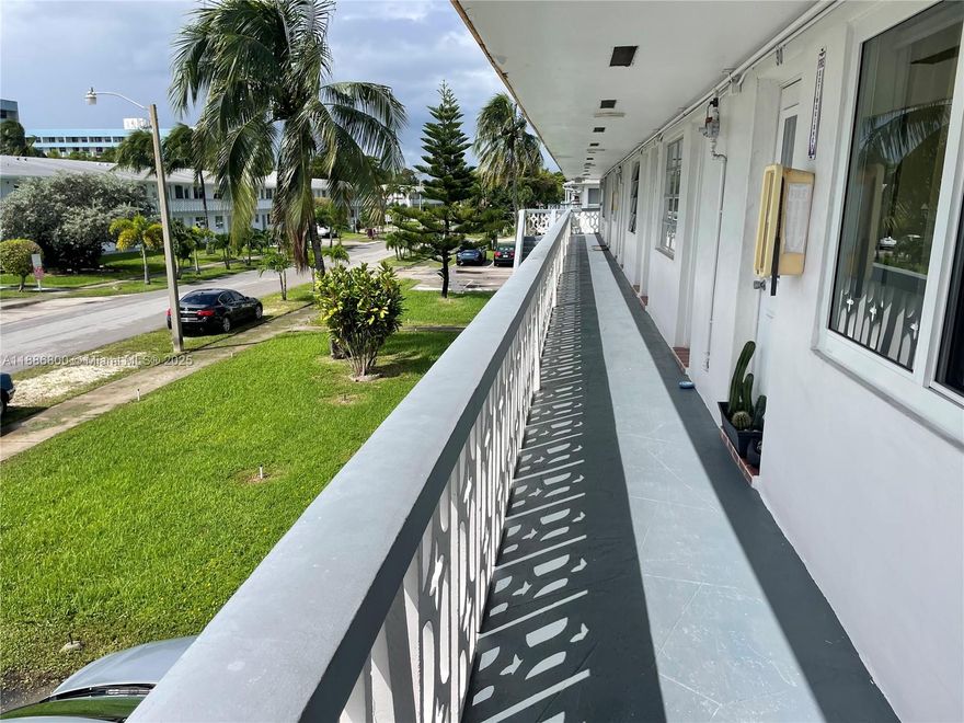 BEAUTIFUL, VERY SPACIOS, UPDATED, FURNISHED.(JUST BRING YOUR CLOTHES) 1/1 ON THE 2ND FLOOR. OPEN KITCHEN STYLE. PLENTY OF CLOSET'S SPACES. SCREEN IN PATIO WITH A CANANL VIEW. HURICANNE IMPACT WINDOW.
CONVENIENTLY LOCATED TO SHOPPING, MAJOR ROADS AND AVENTURA.
HOPA 55+ COMMUNITY.