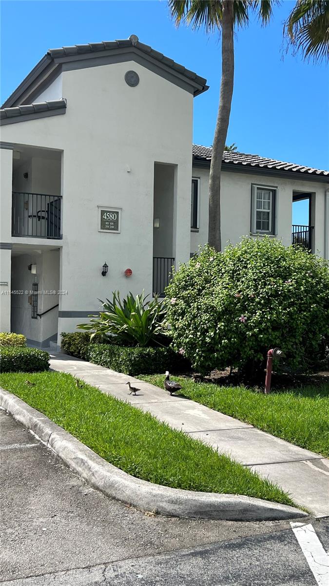 4580 Nw 107th Ave 207-13, Doral, Miami-Dade County, Florida - 1 Bedrooms  
1 Bathrooms - 