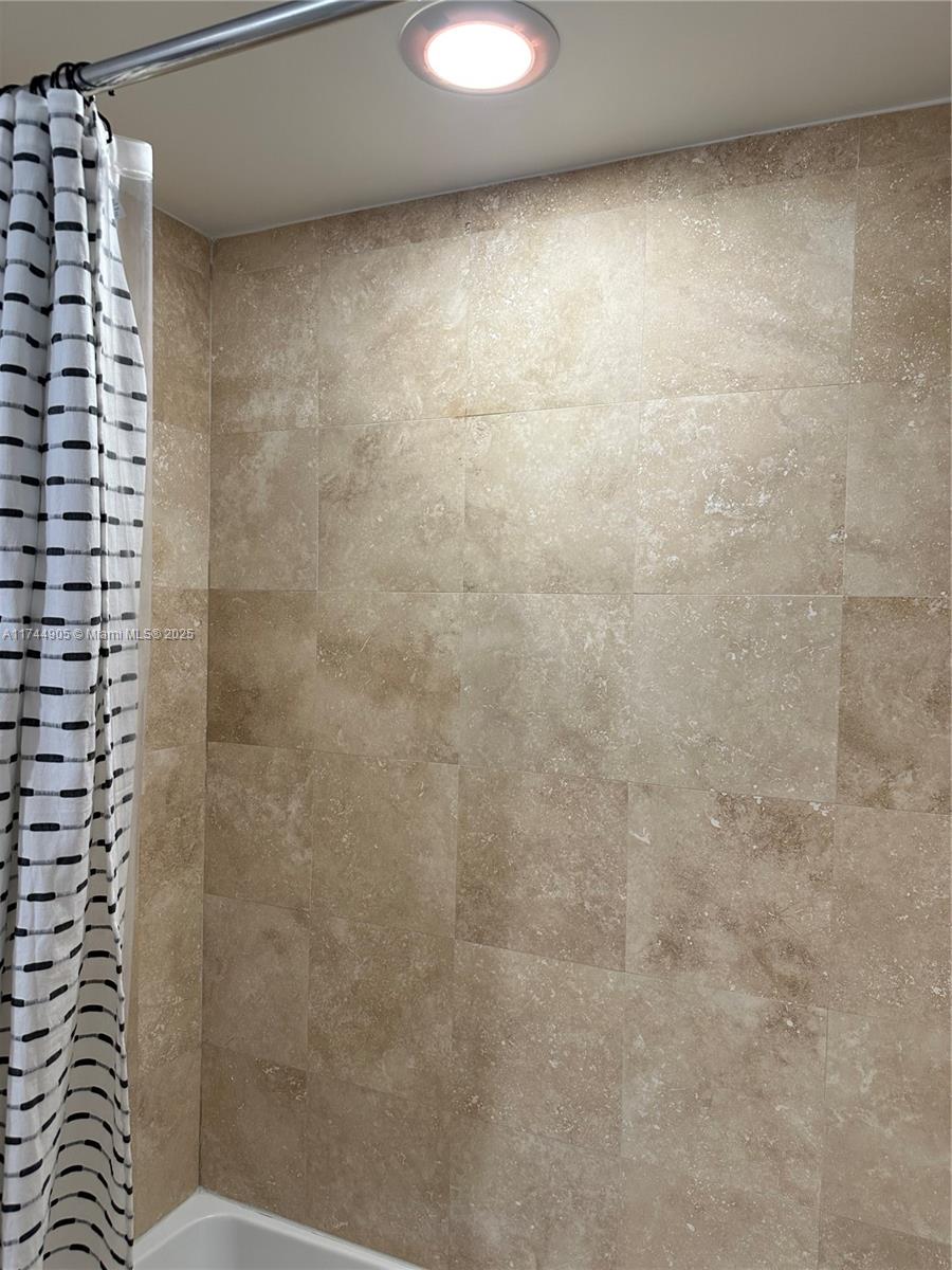 DUO CONDOMINIUM EAST - Residential