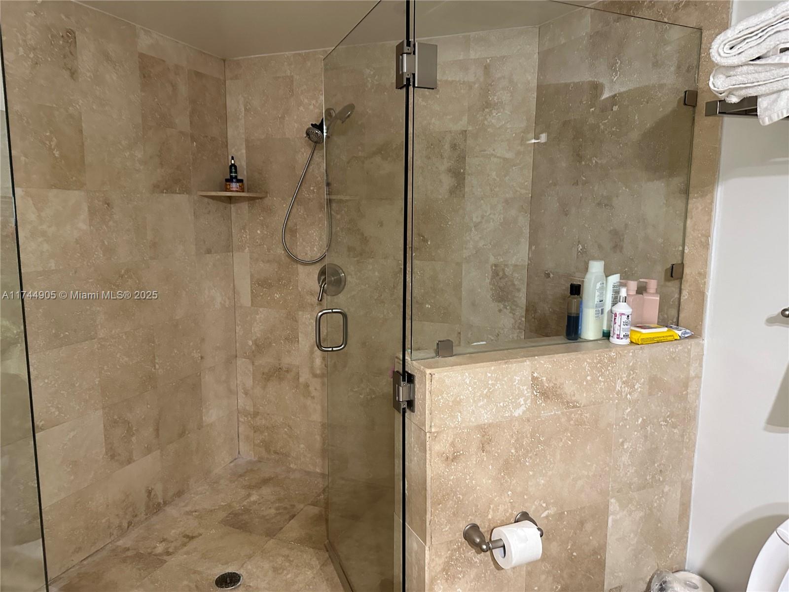 DUO CONDOMINIUM EAST - Residential