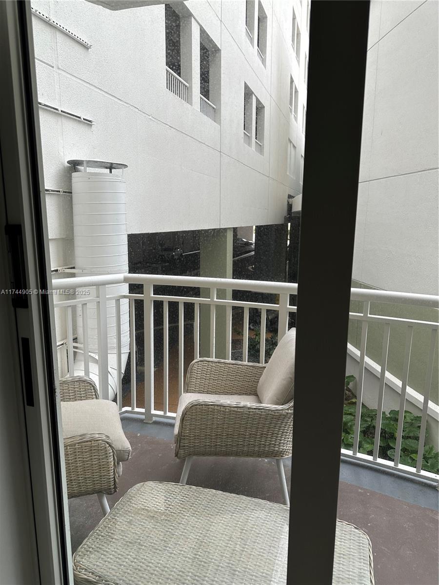 DUO CONDOMINIUM EAST - Residential