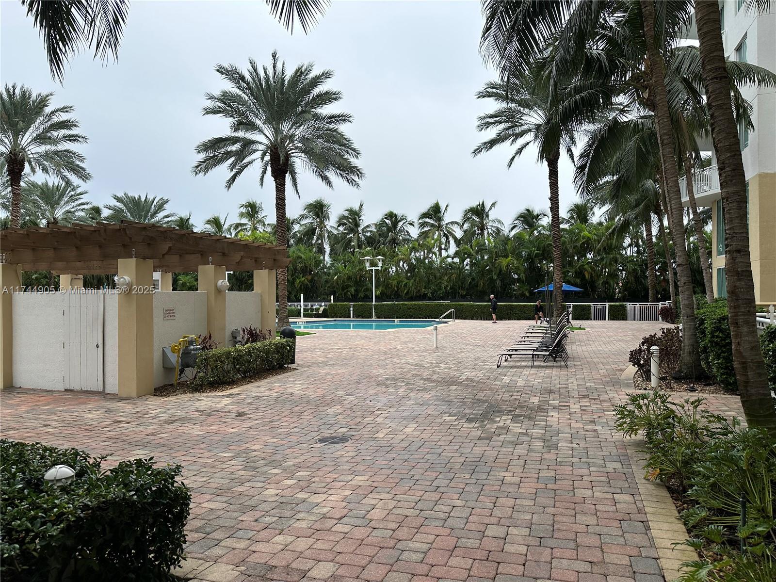 DUO CONDOMINIUM EAST - Residential