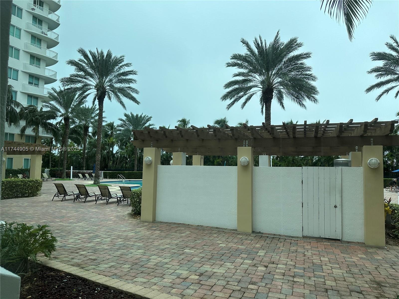 DUO CONDOMINIUM EAST - Residential