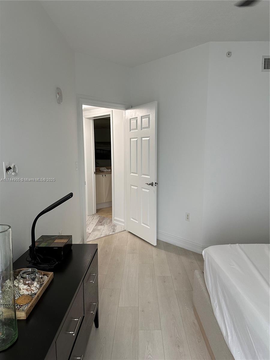 DUO CONDOMINIUM EAST - Residential