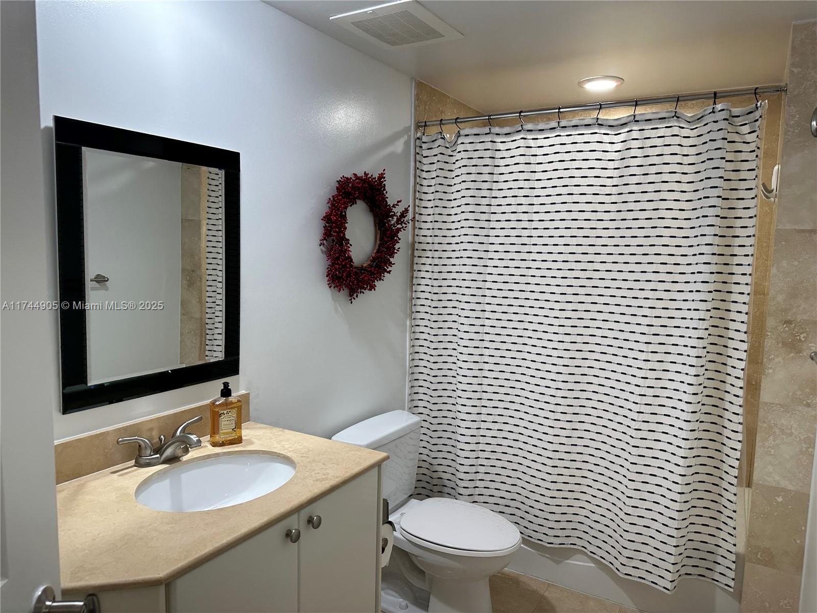 DUO CONDOMINIUM EAST - Residential