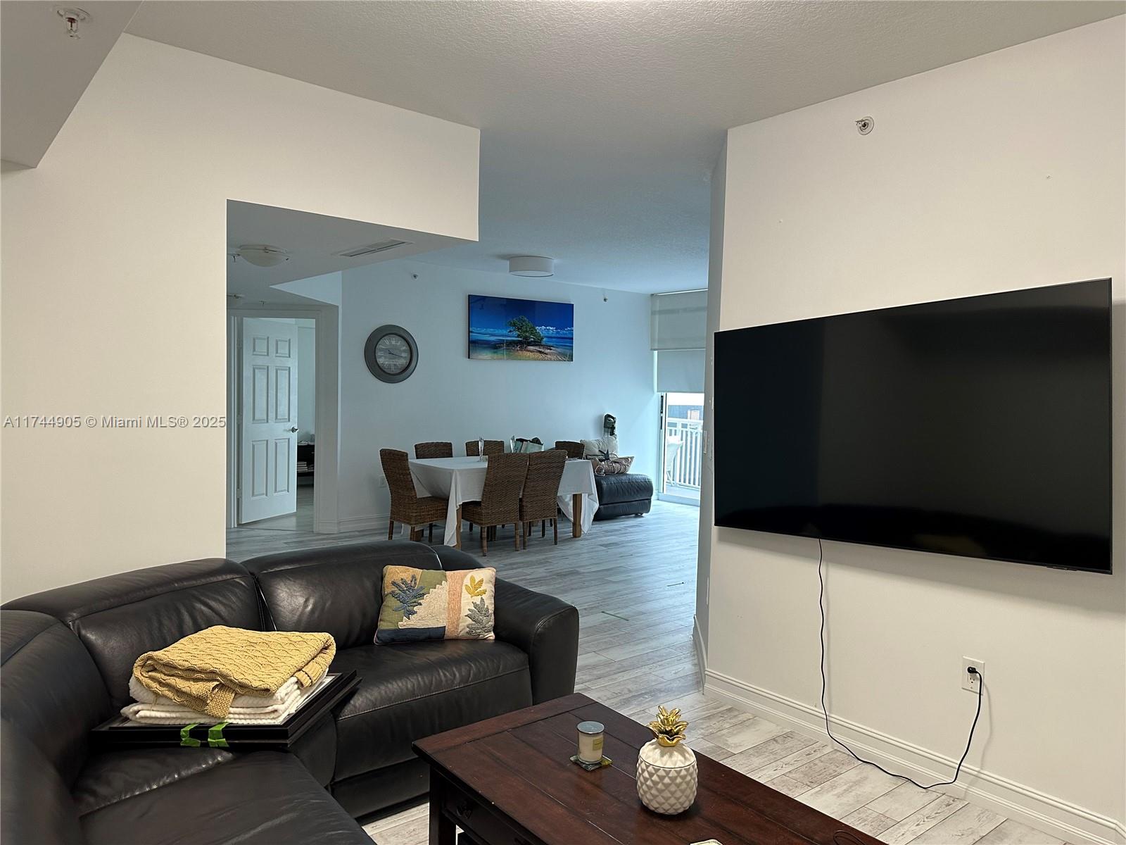 DUO CONDOMINIUM EAST - Residential