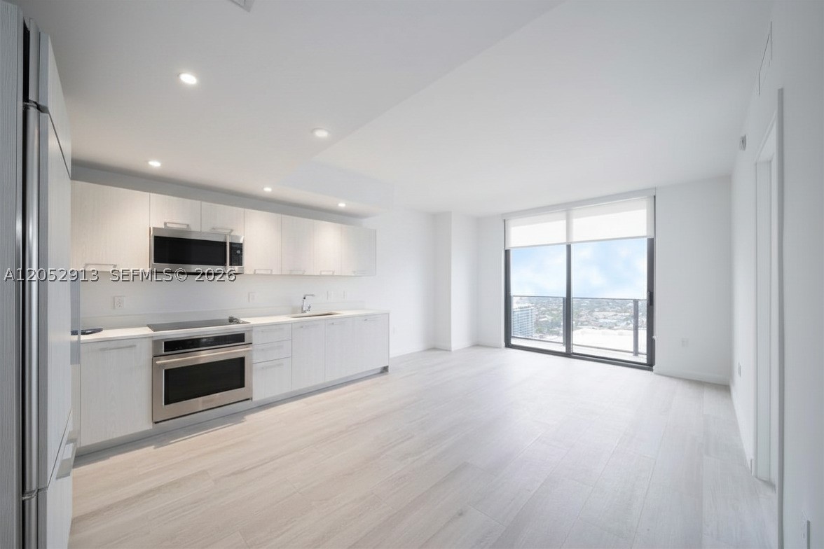55 SW 9th St 3207