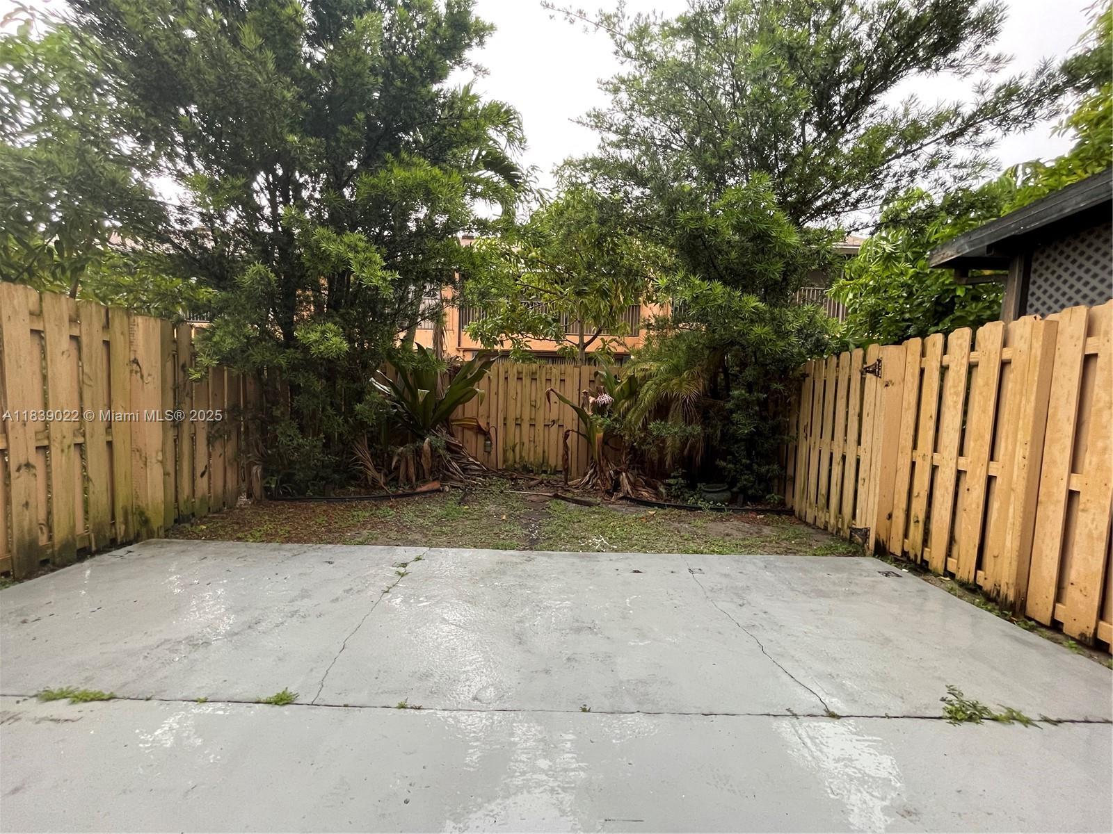 FAIRWAYS OF SUNRISE - Residential Lease