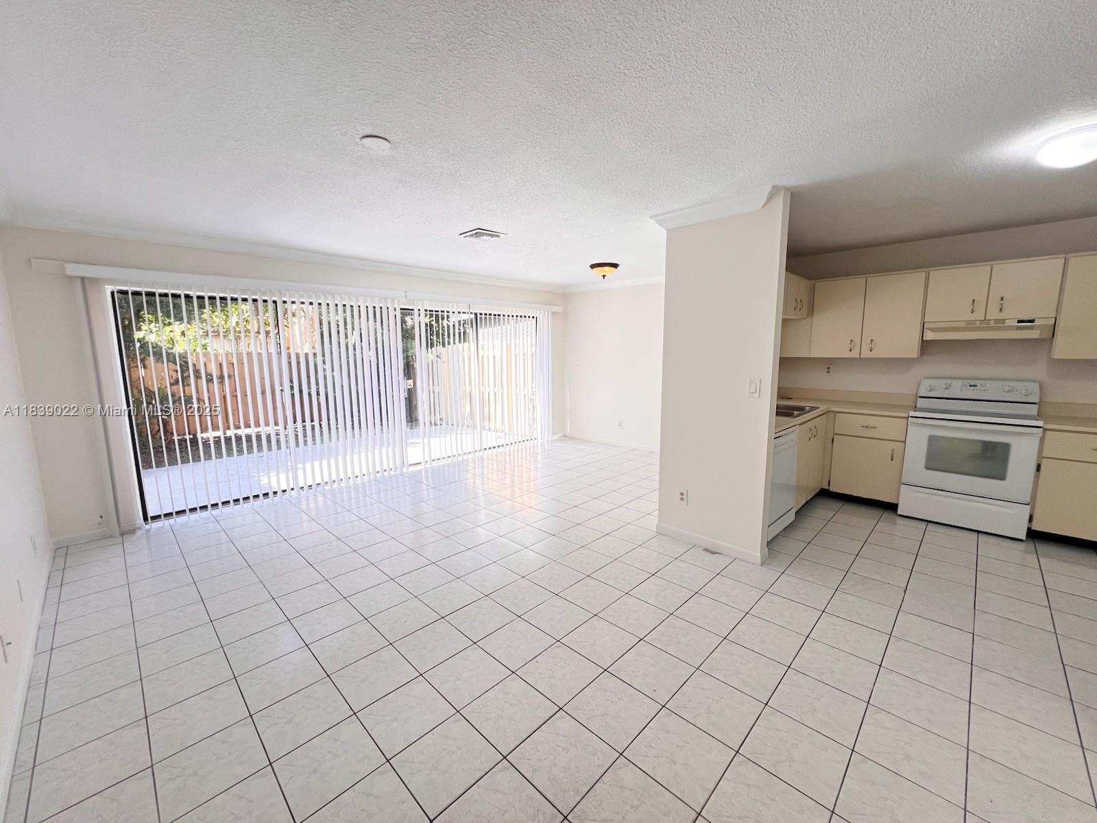 FAIRWAYS OF SUNRISE - Residential Lease