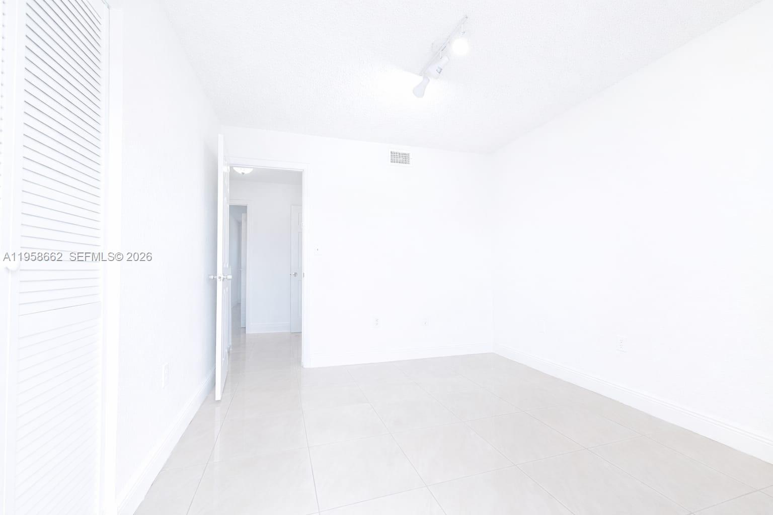 TERRAZAS DEL SOL - Residential Lease