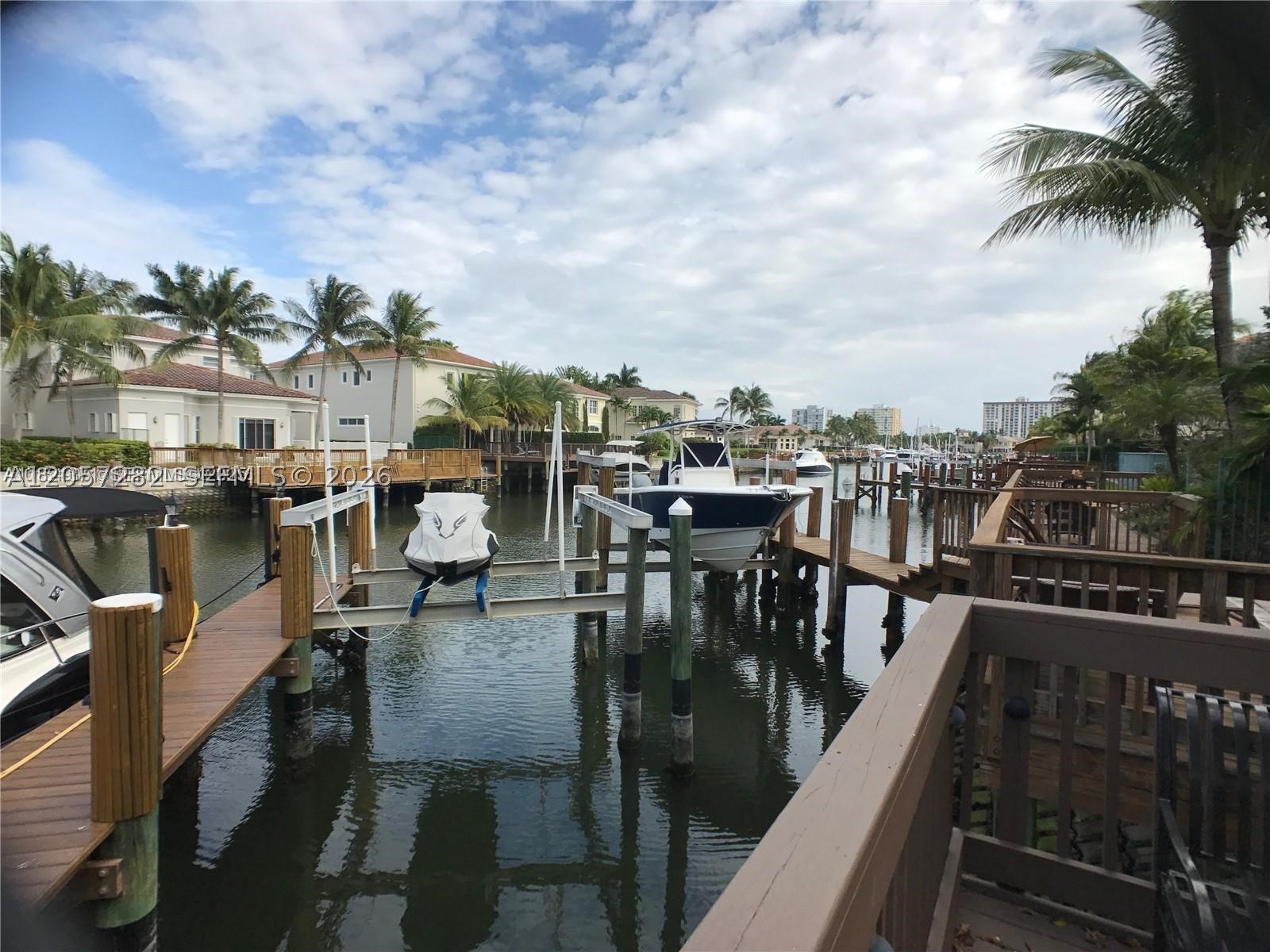 957 N Harbor Vw 957
