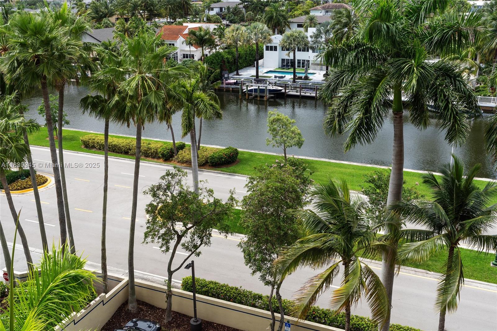 HARBOR TWS AT THE WATERWA - Residential