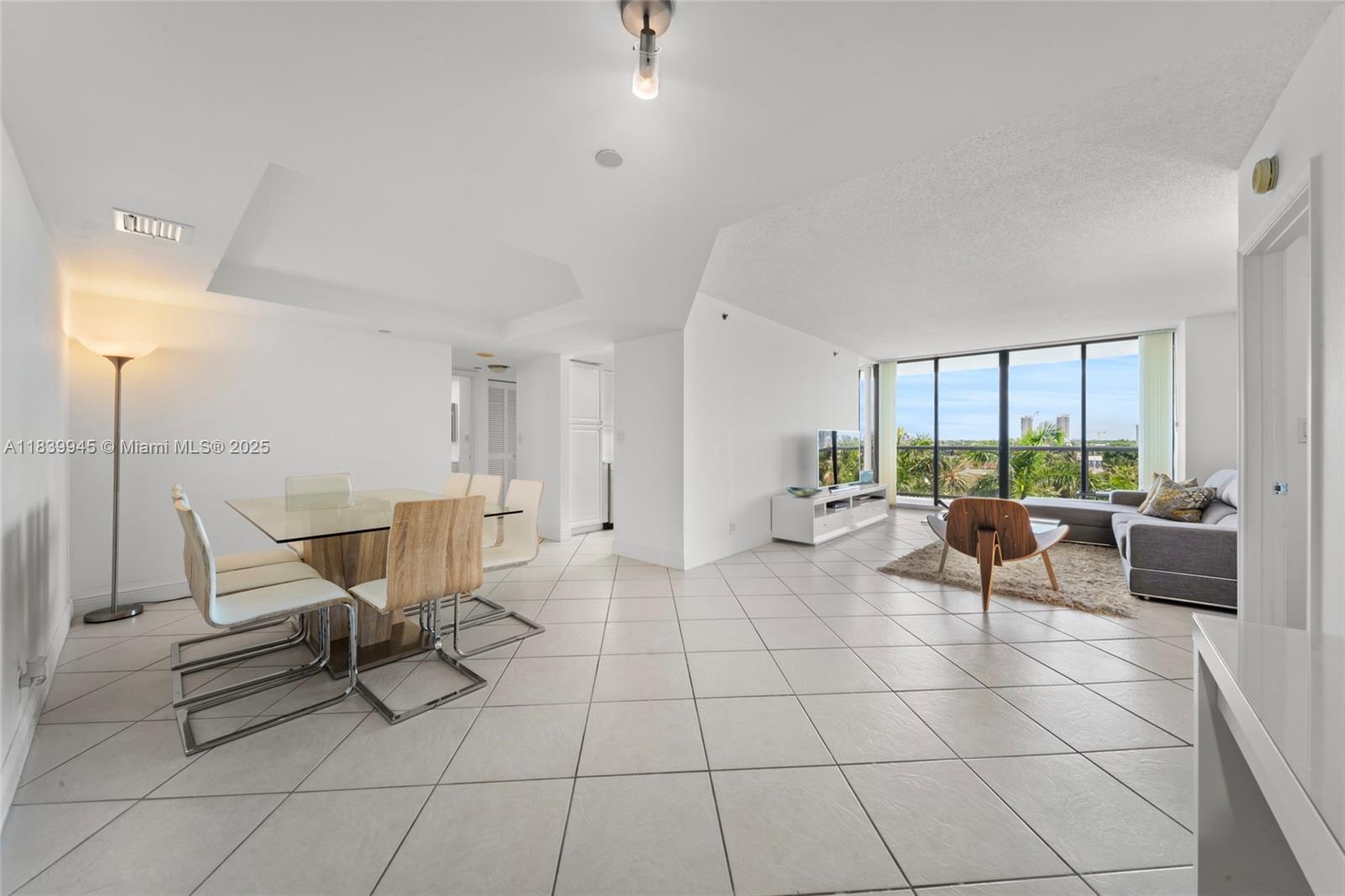 HARBOR TWS AT THE WATERWA - Residential