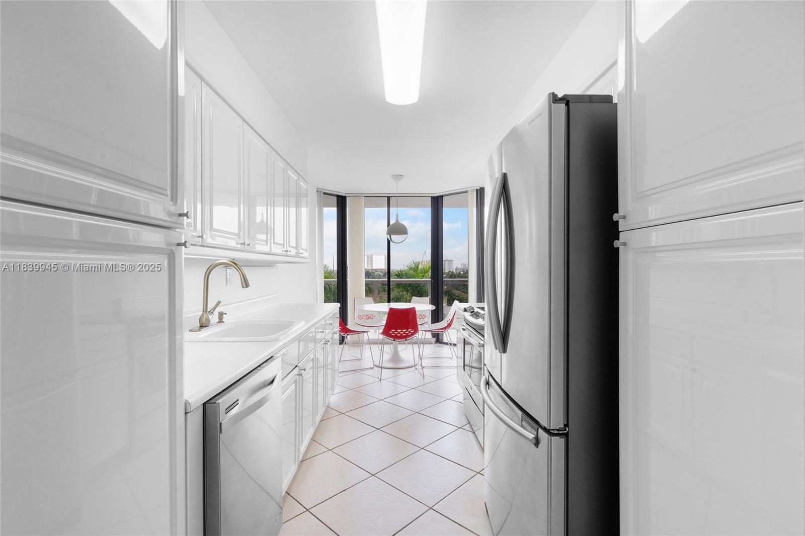 HARBOR TWS AT THE WATERWA - Residential