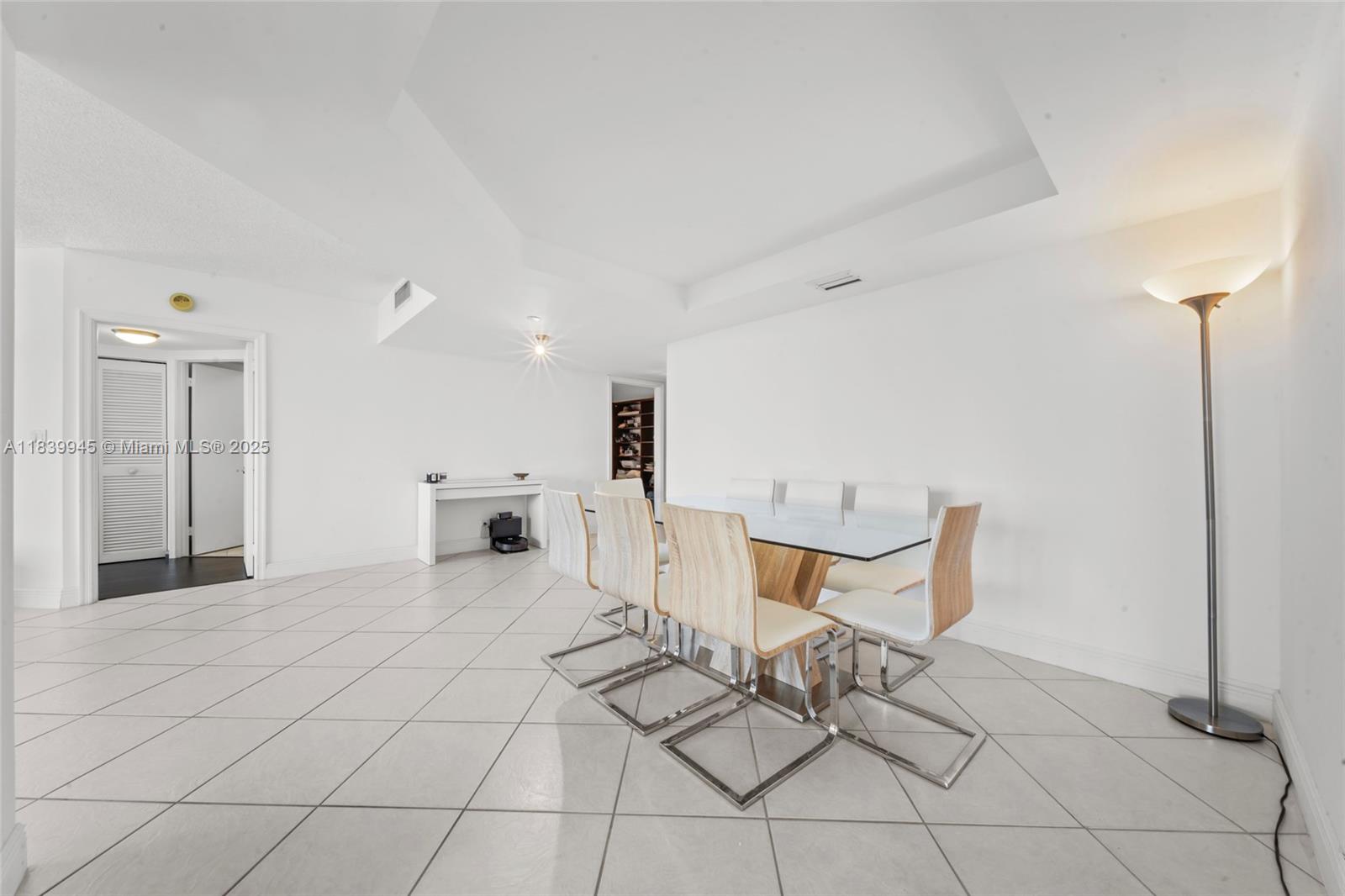 HARBOR TWS AT THE WATERWA - Residential