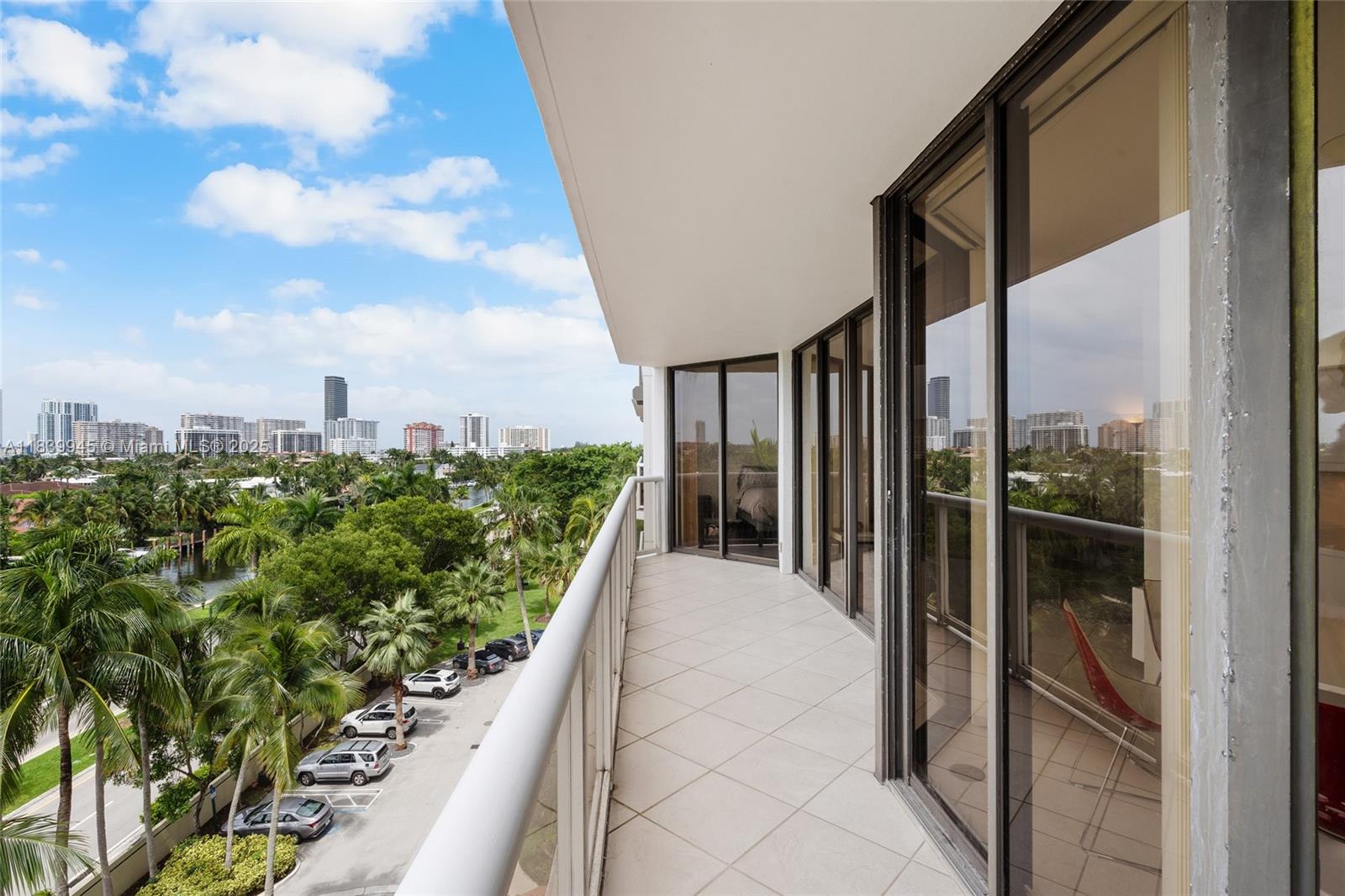 HARBOR TWS AT THE WATERWA - Residential