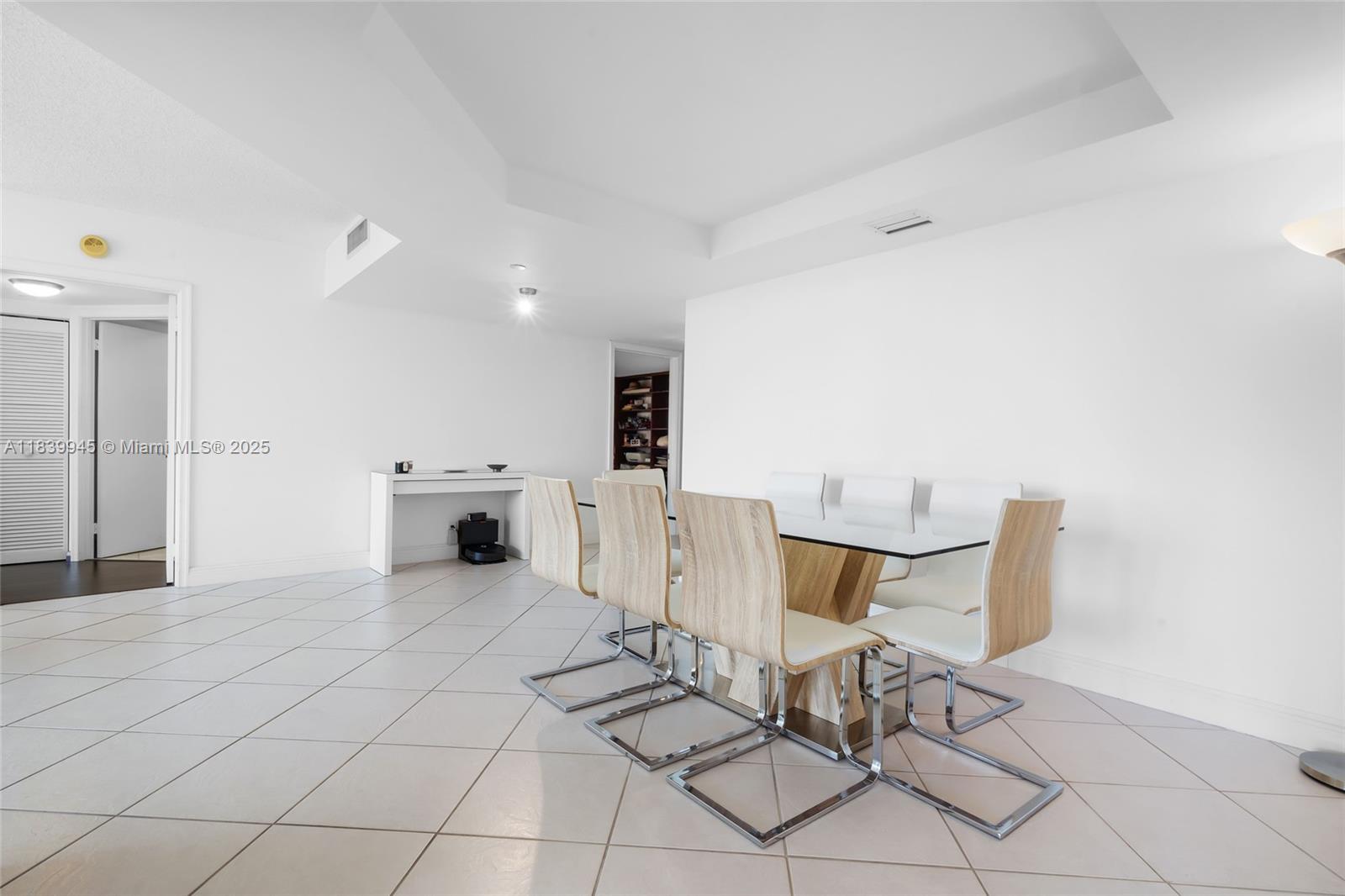 HARBOR TWS AT THE WATERWA - Residential