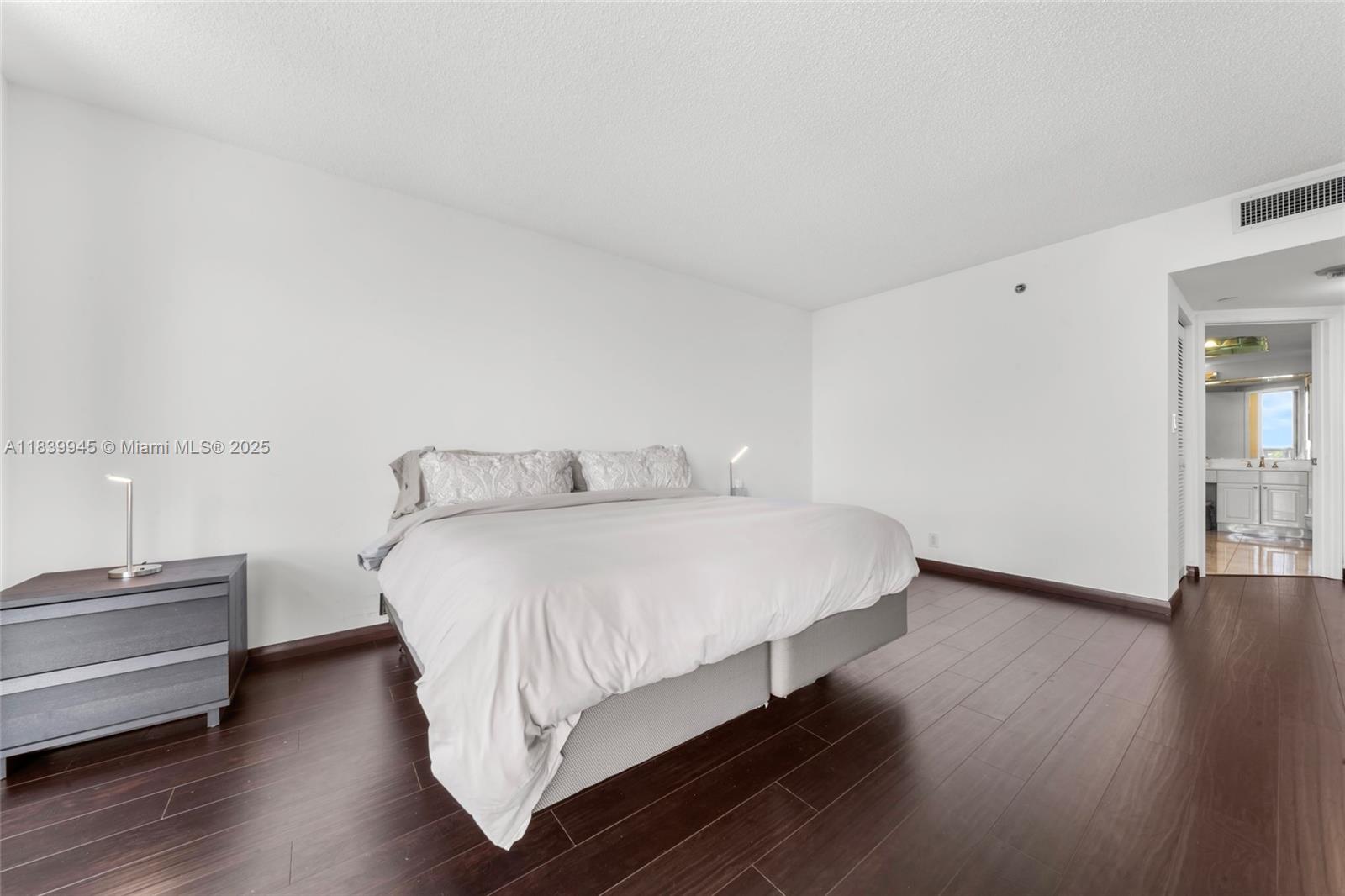 HARBOR TWS AT THE WATERWA - Residential