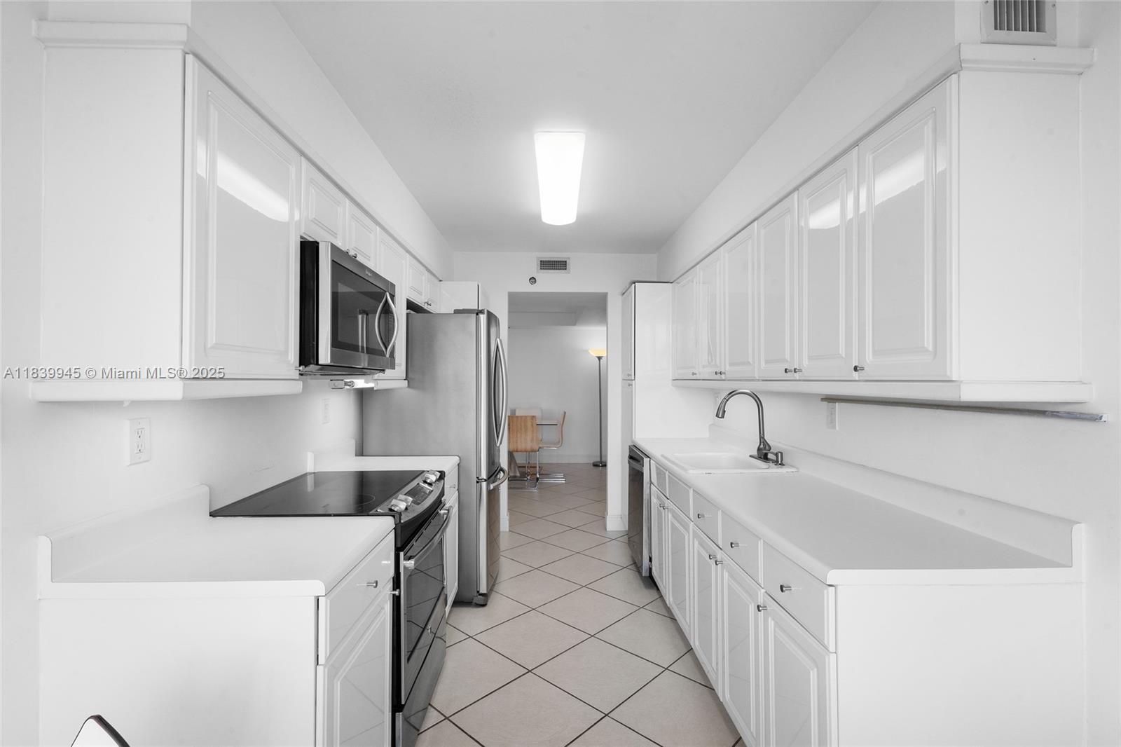 HARBOR TWS AT THE WATERWA - Residential