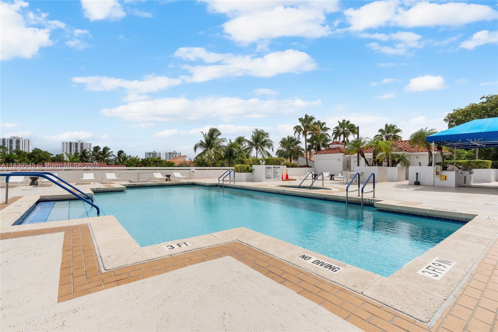 HARBOR TWS AT THE WATERWA - Residential