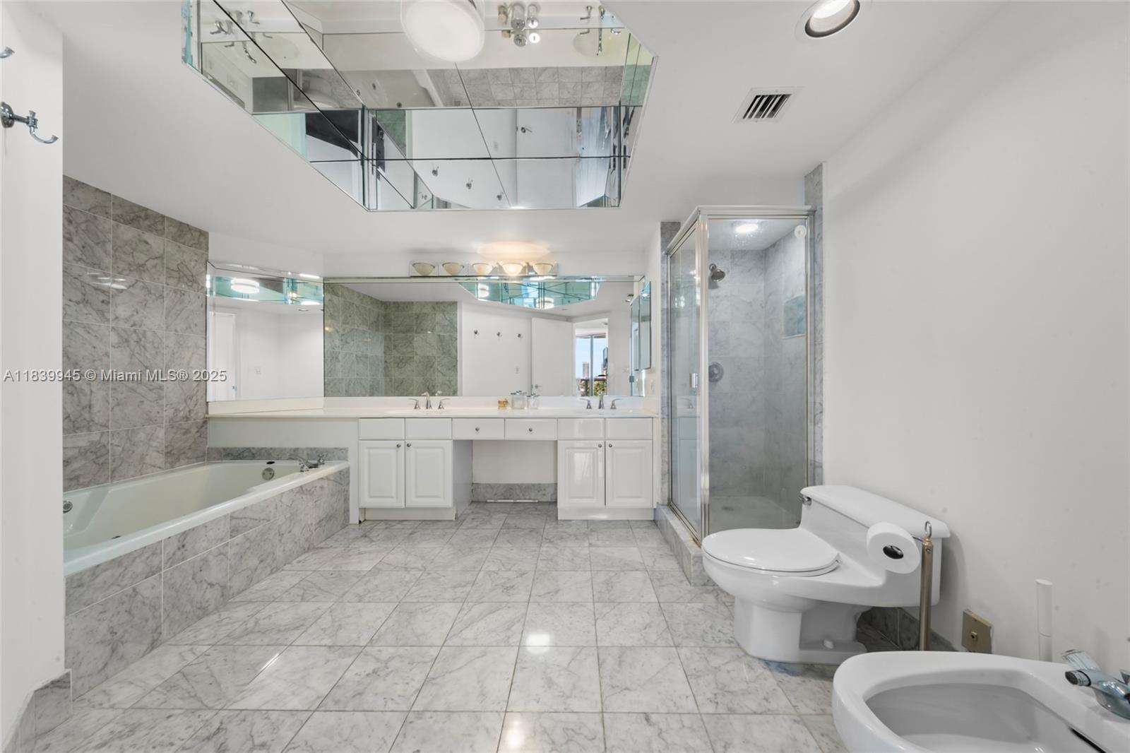 HARBOR TWS AT THE WATERWA - Residential